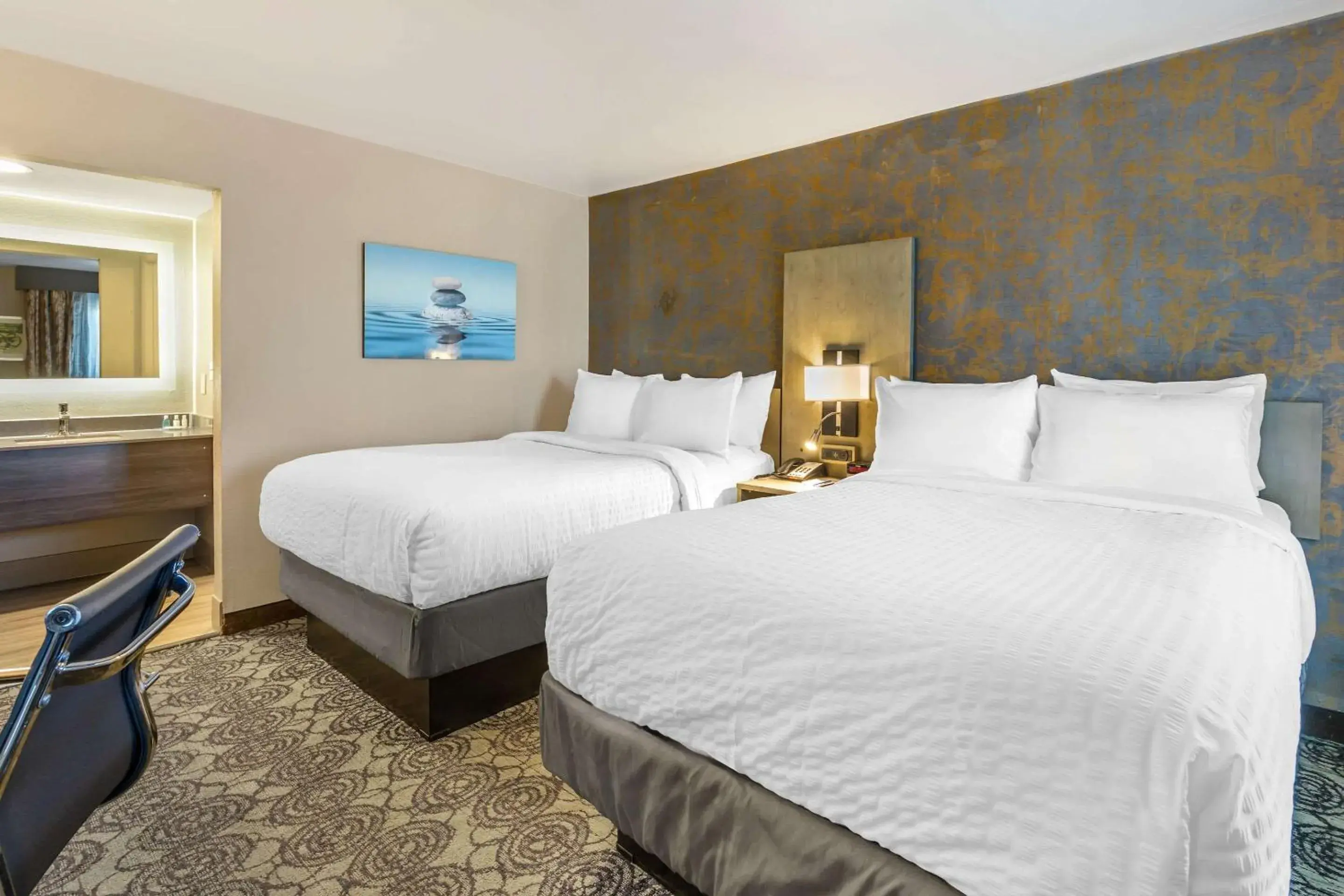 Bedroom, Bed in Clarion Inn Murfreesboro Old Fort Pkwy Bedroom, Bed in Clarion Inn Murfreesboro Old Fort Pkwy