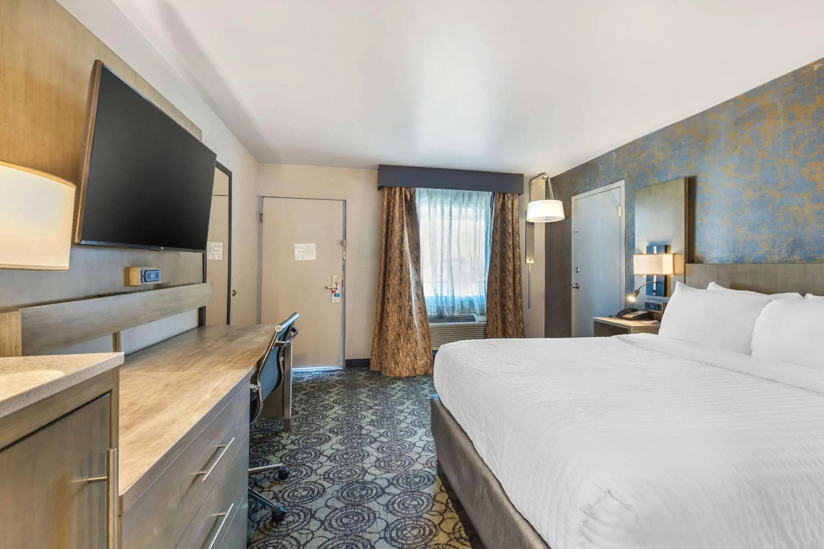 Bedroom, Bed in Clarion Inn Murfreesboro Old Fort Pkwy