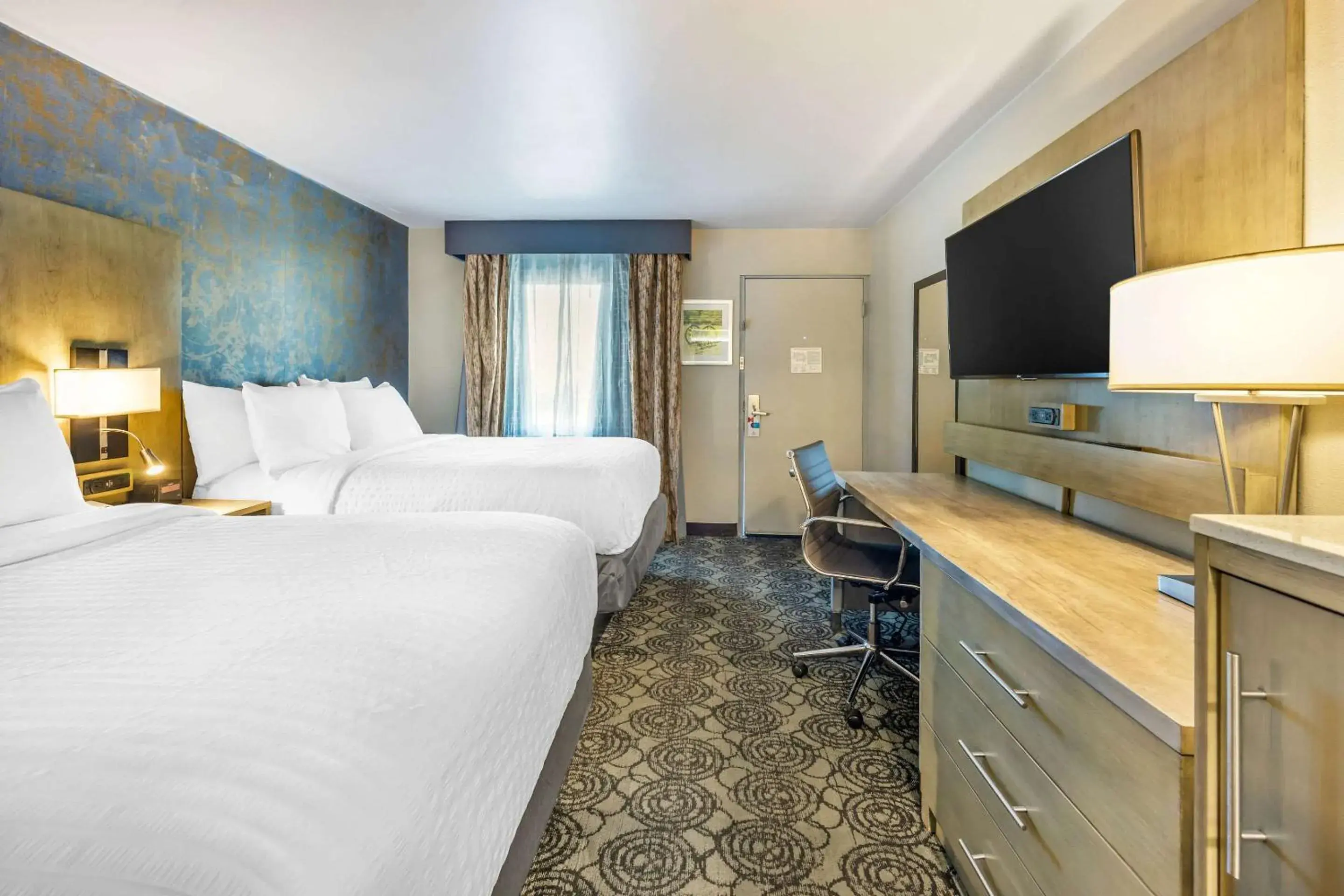 Bedroom, Bed in Clarion Inn Murfreesboro Old Fort Pkwy Bedroom, Bed in Clarion Inn Murfreesboro Old Fort Pkwy