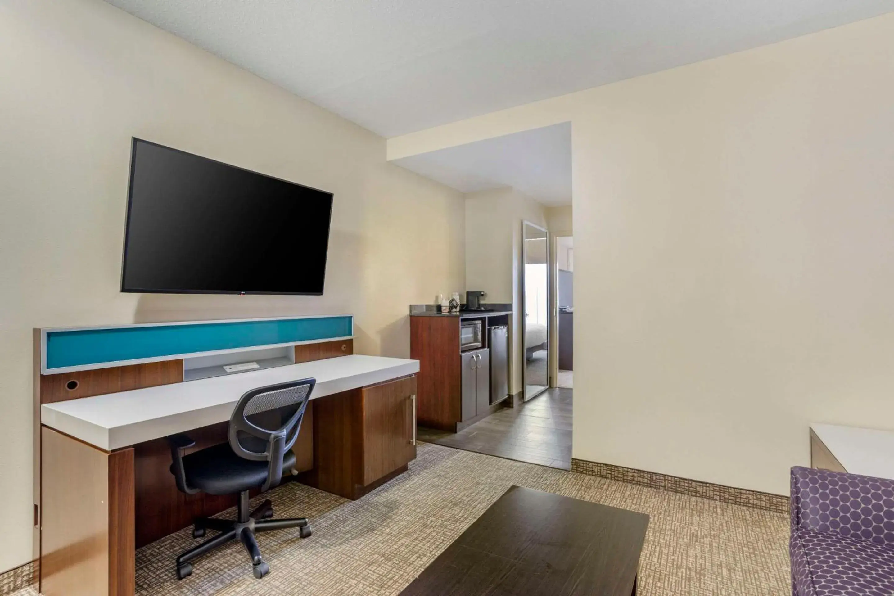 Bedroom in Comfort Suites Knoxville East Bedroom in Comfort Suites Knoxville East