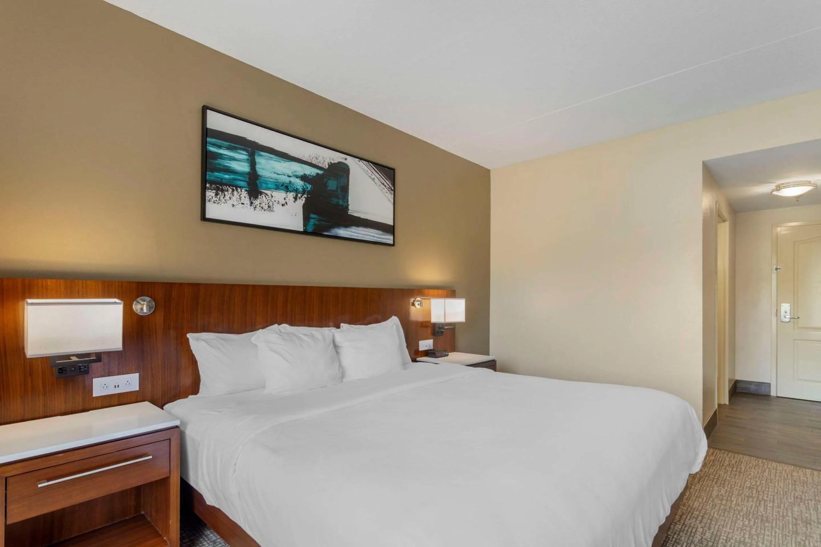 Bedroom, Bed in Comfort Suites Knoxville East