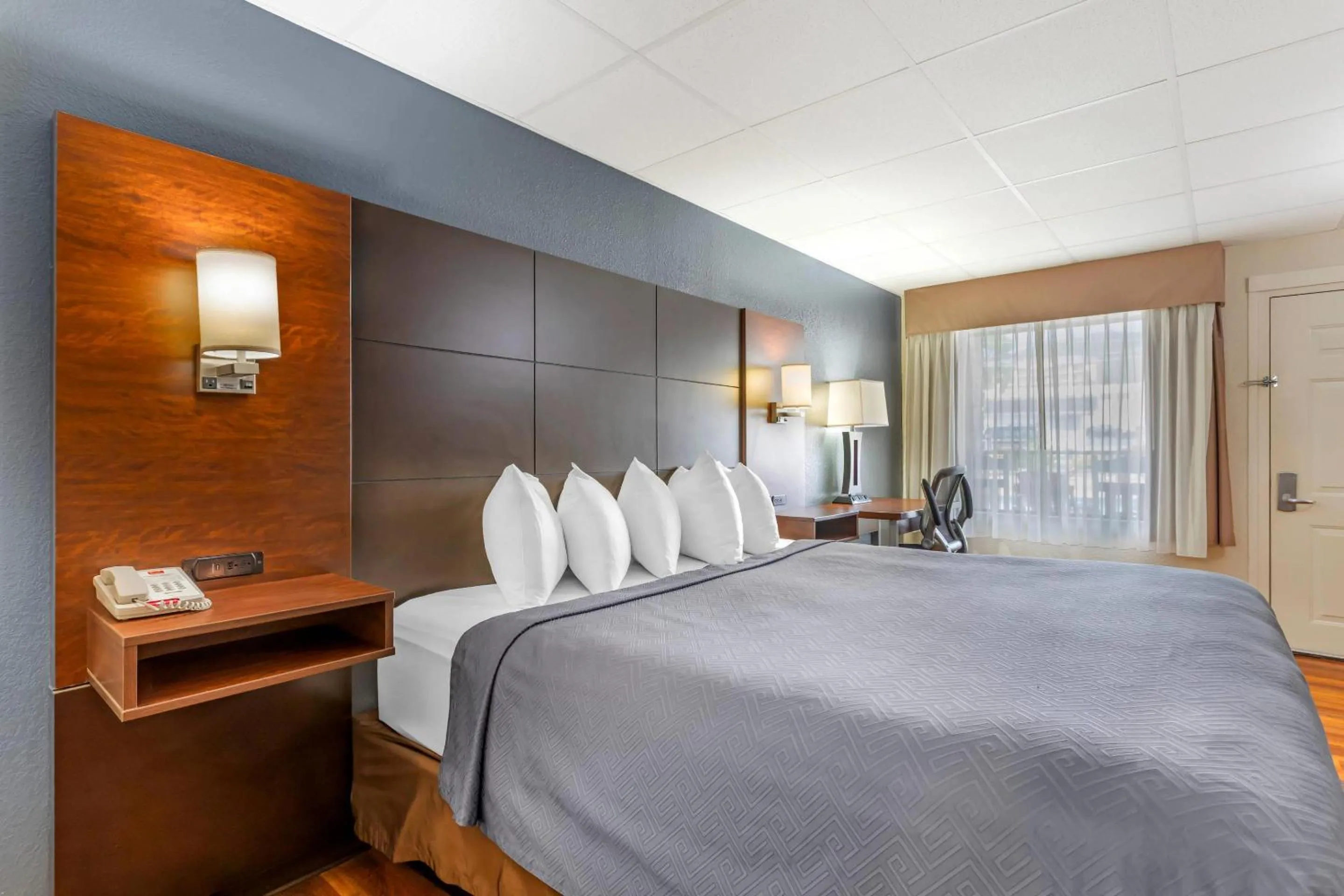 Bedroom, Bed in Econo Lodge Inn & Suites Gatlinburg at the Convention Center