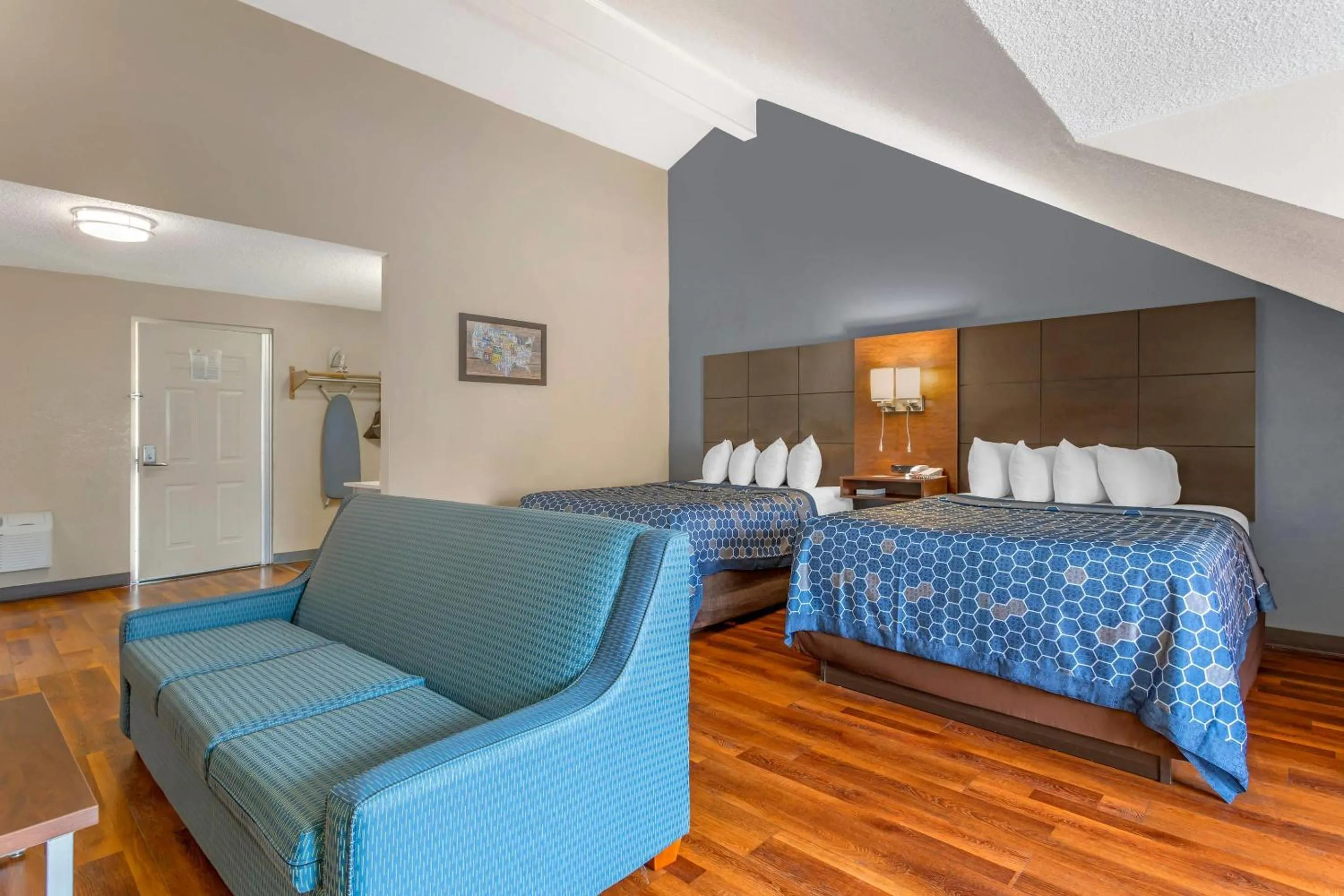 Bedroom, Bed in Econo Lodge Inn & Suites Gatlinburg at the Convention Center