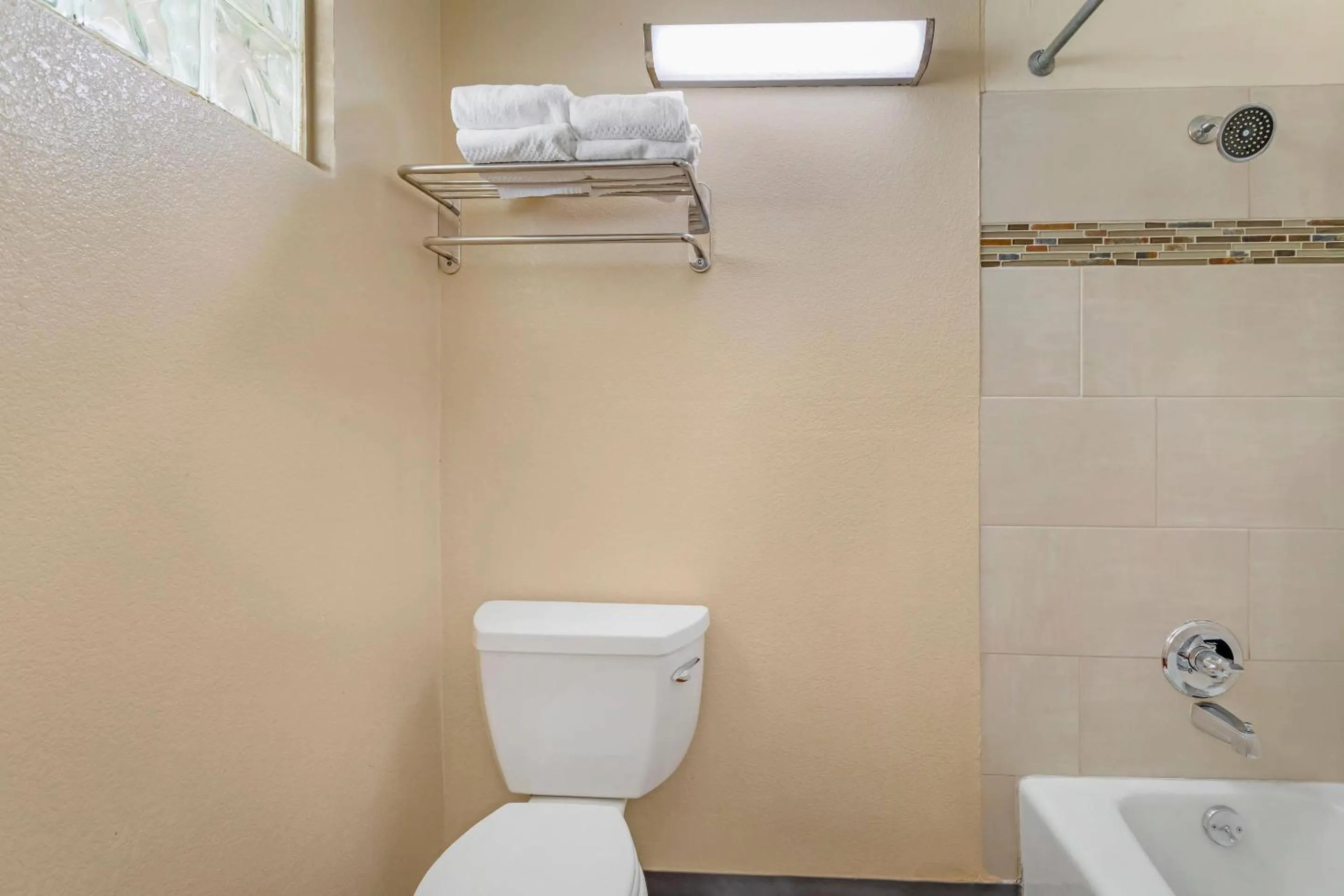 Bedroom in Econo Lodge Inn & Suites Gatlinburg at the Convention Center