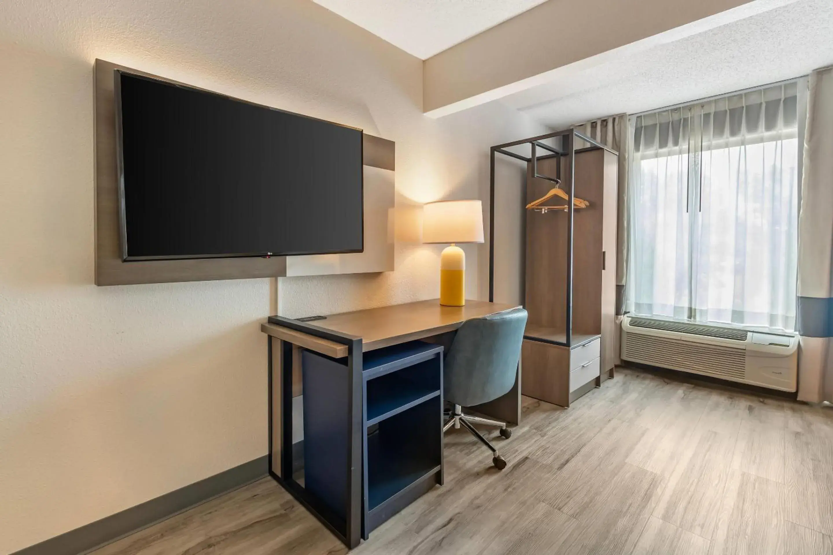 Bedroom in Comfort Inn & Suites Cookeville Bedroom in Comfort Inn & Suites Cookeville