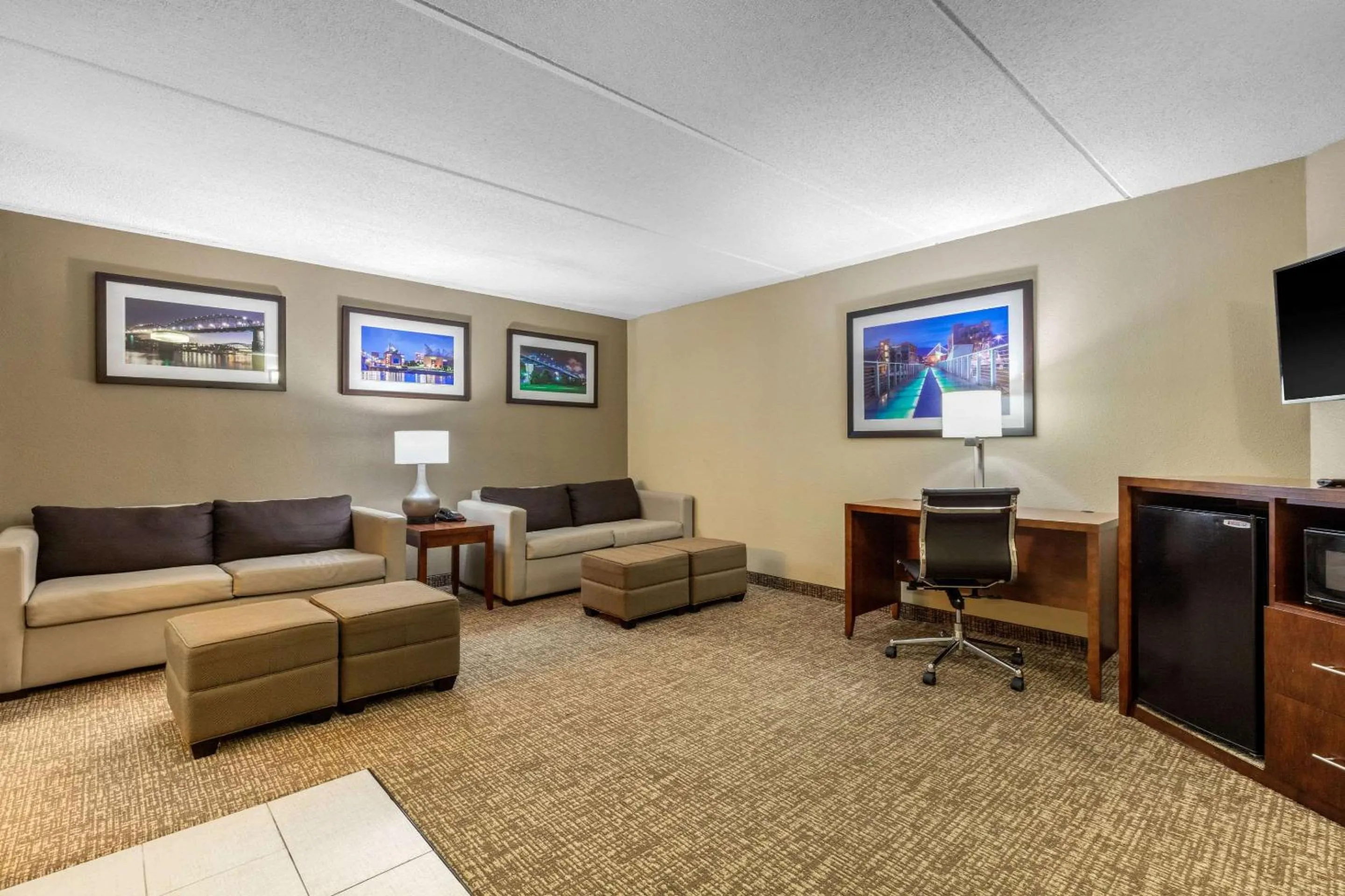 Photo of the whole room in Comfort Inn & Suites Hamilton Place