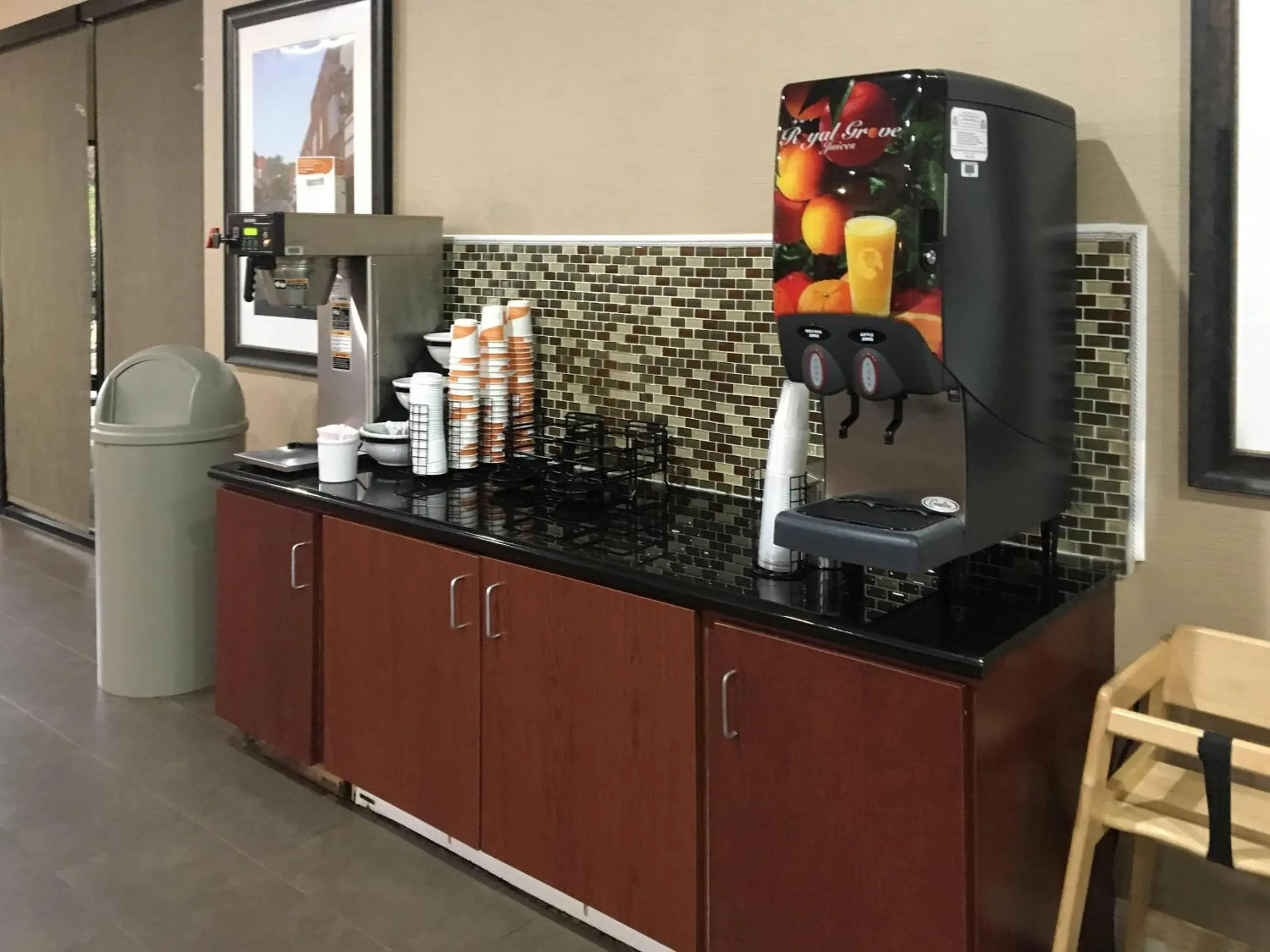 Breakfast in Comfort Inn & Suites Rogersville Breakfast in Comfort Inn & Suites Rogersville