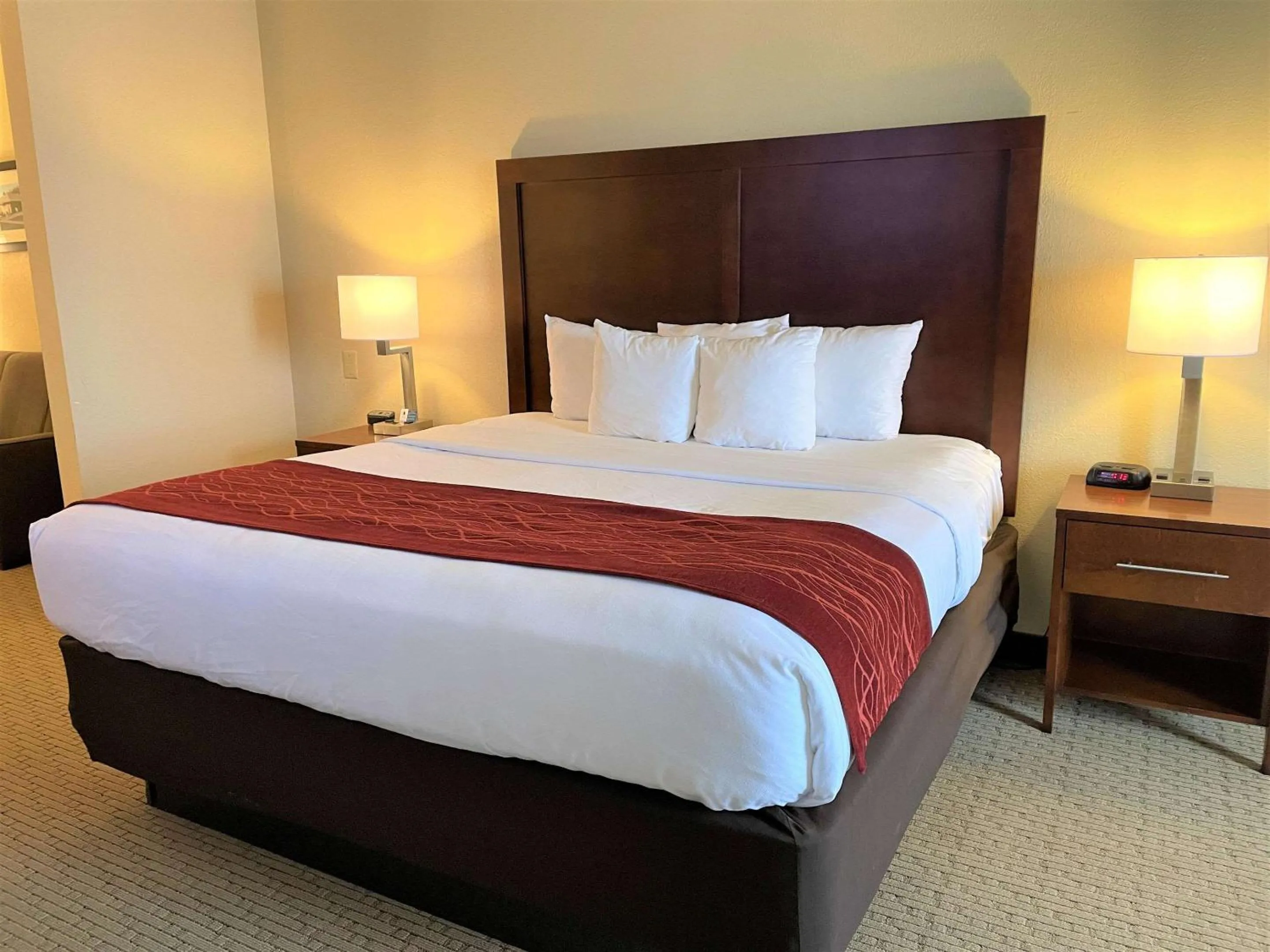 Bedroom, Bed in Comfort Inn & Suites Rogersville