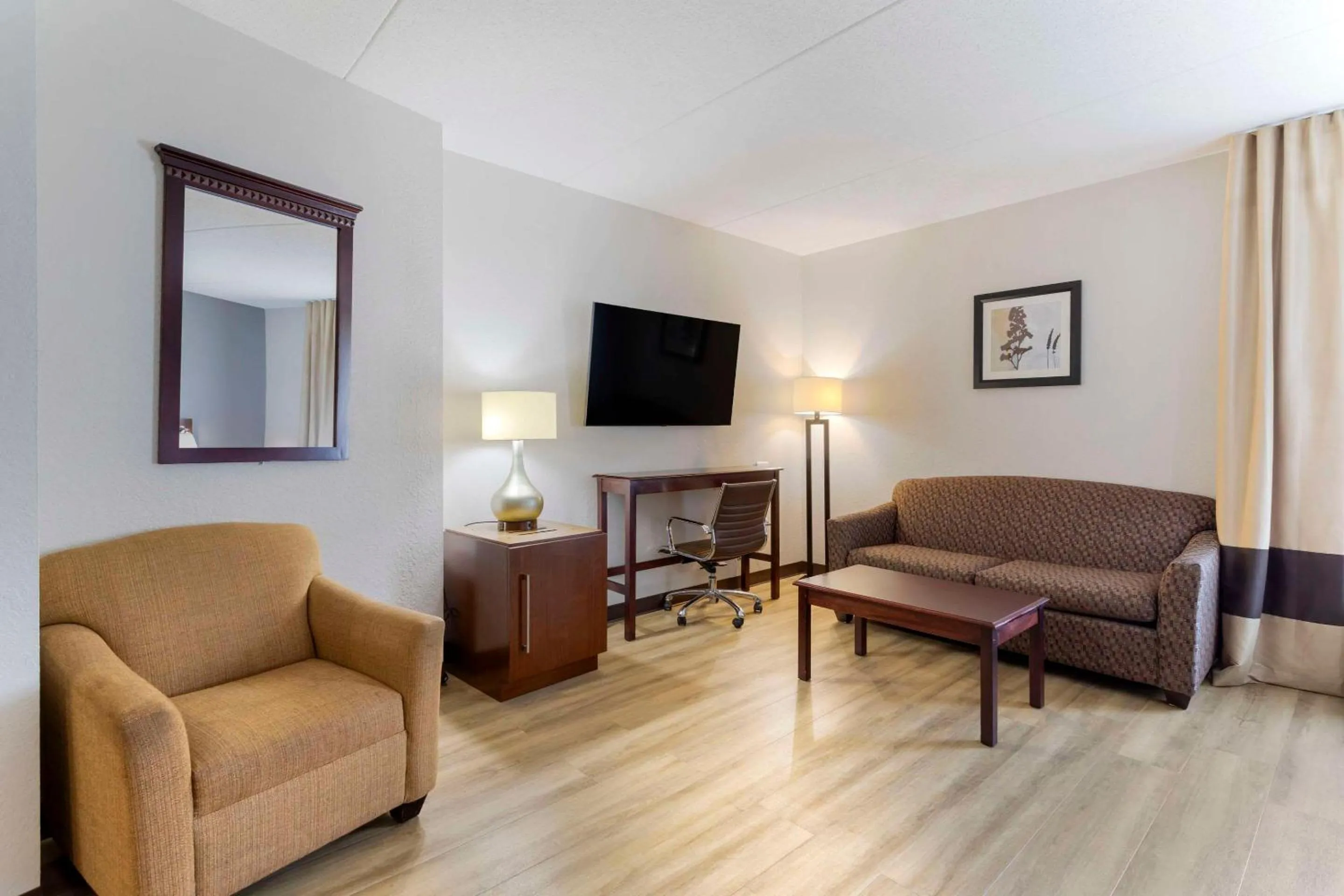 Bedroom in Comfort Suites Kodak Sevierville