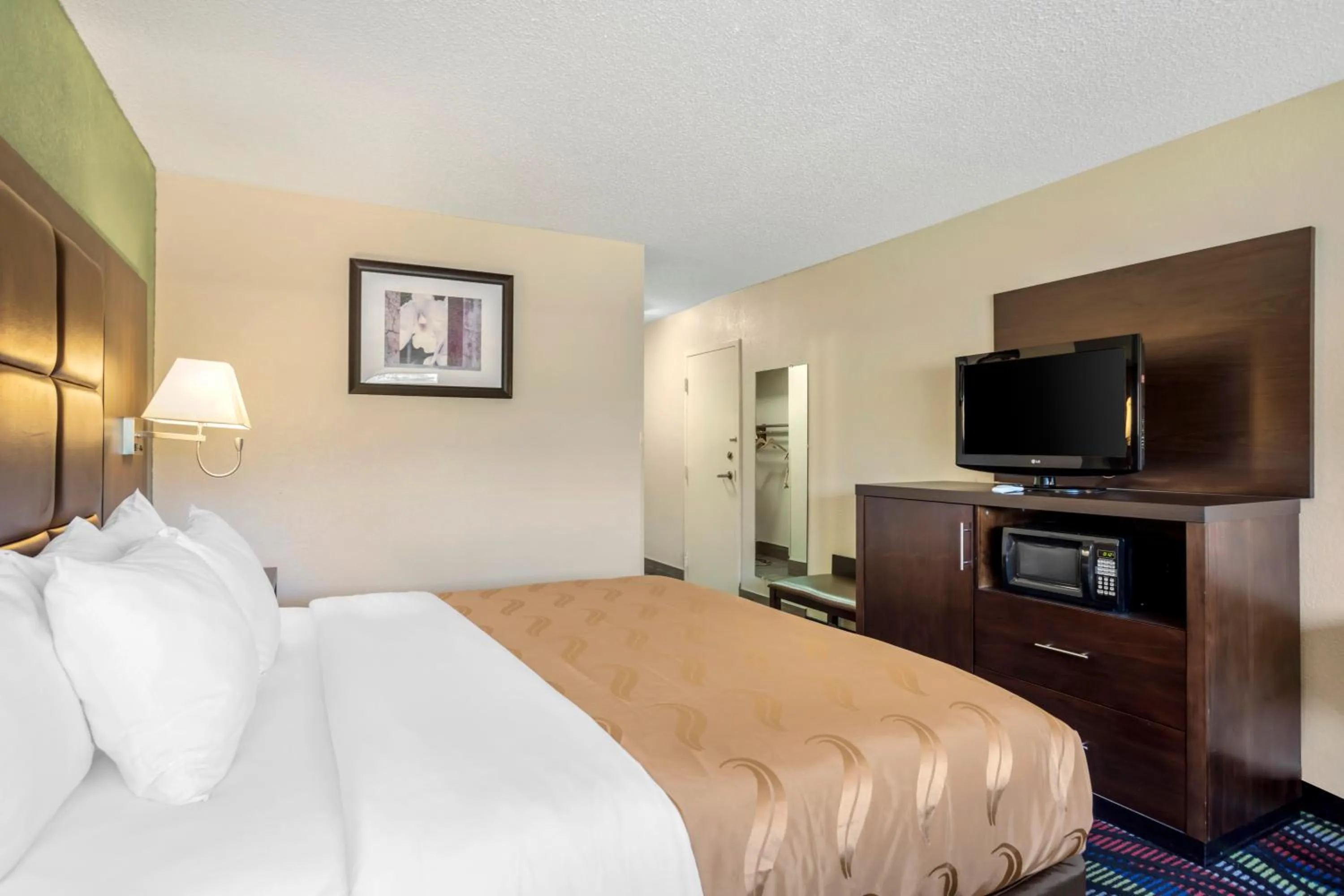 Bedroom, Bed in Quality Inn Cookeville