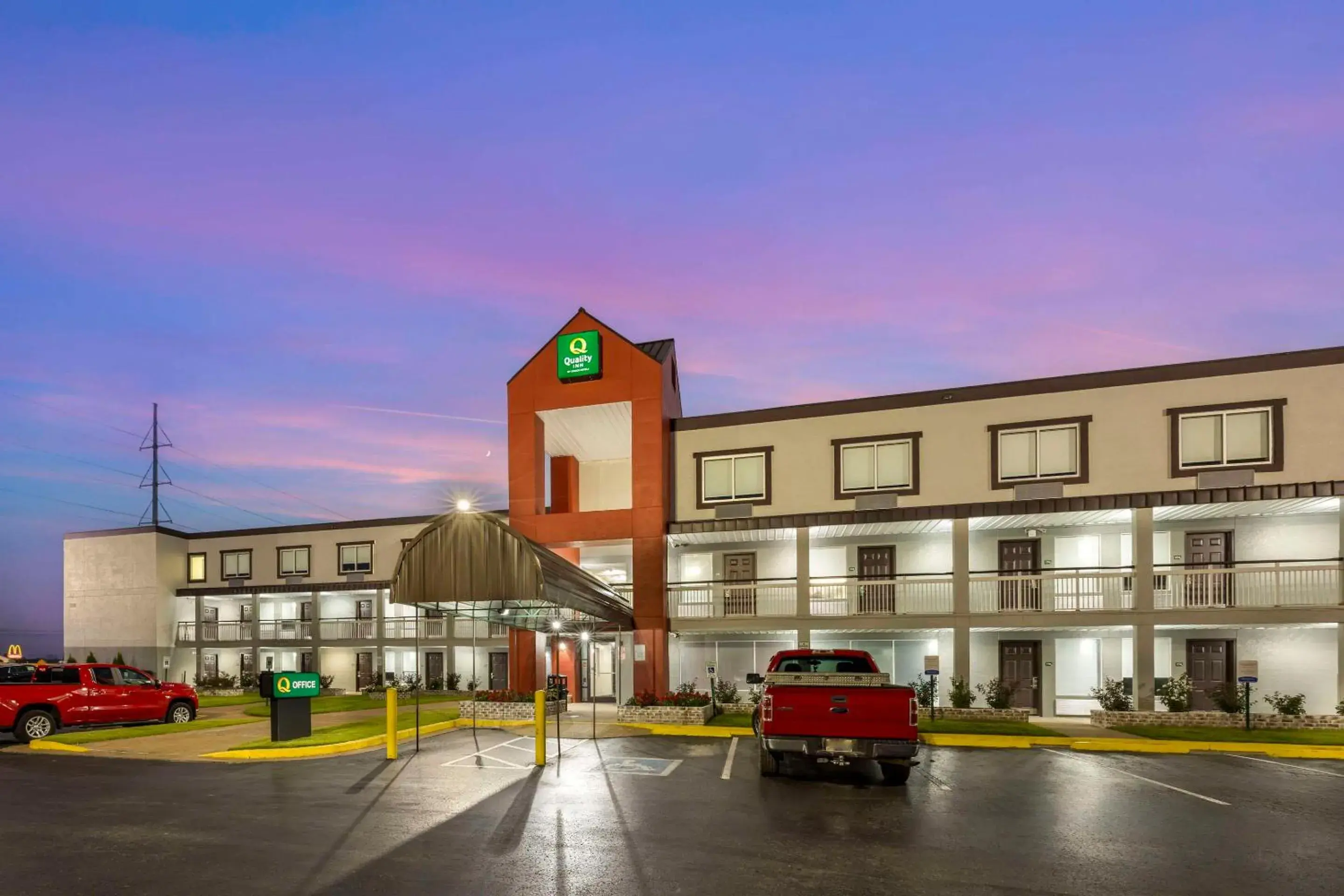 Property building in Quality Inn Property building in Quality Inn