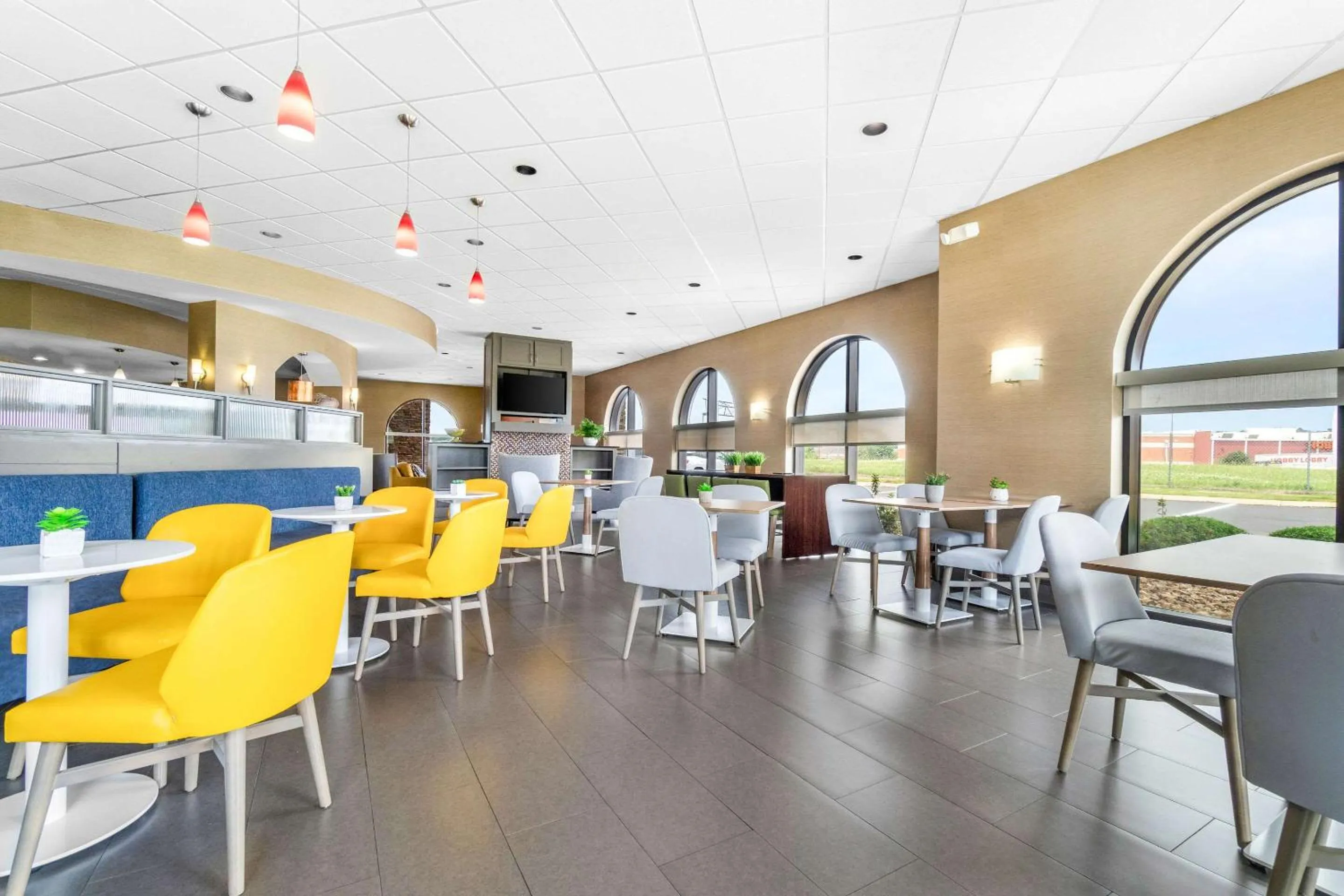 Breakfast in Comfort Suites Jackson I-40