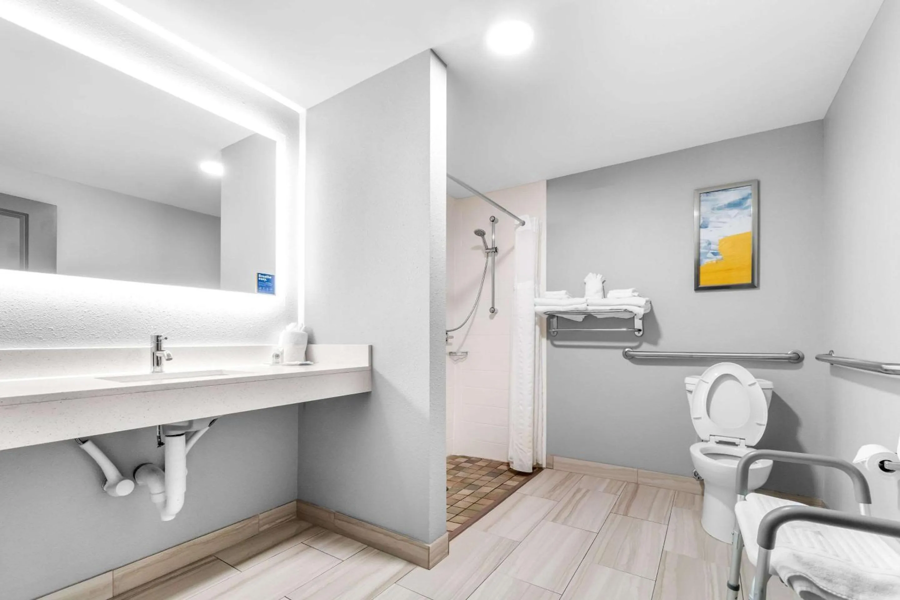 Bedroom in Comfort Suites Jackson I-40