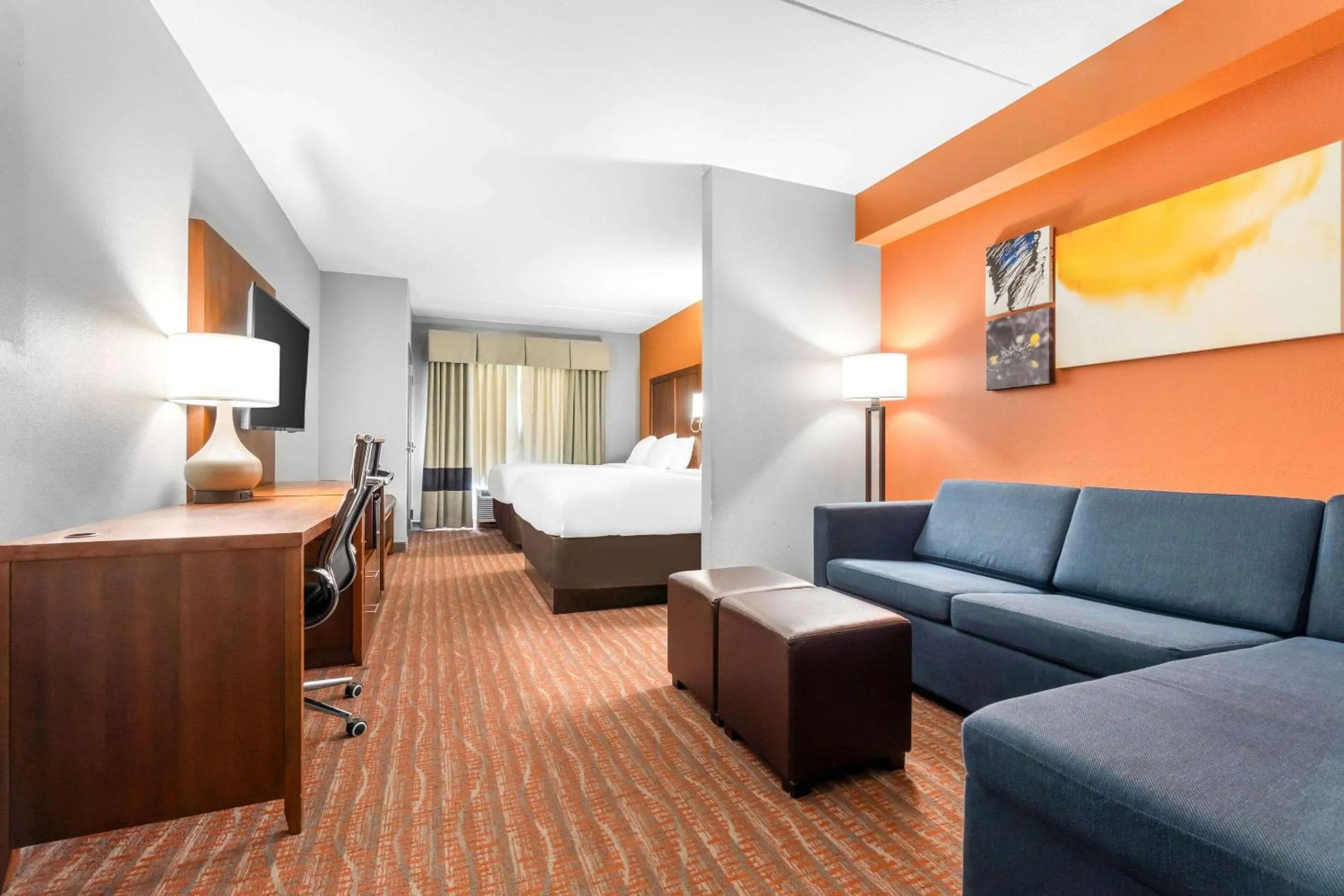 Photo of the whole room, Bed in Comfort Suites Jackson I-40