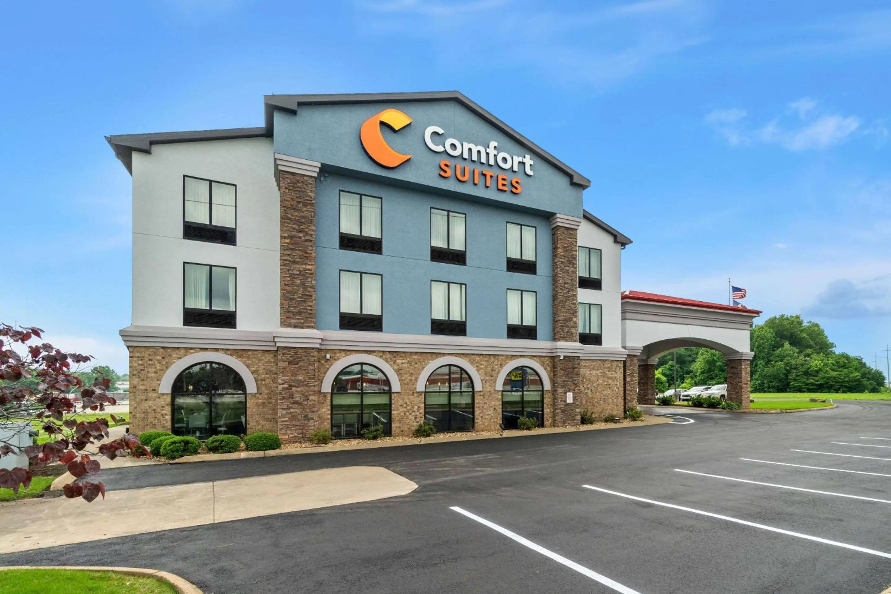 Property building in Comfort Suites Jackson I-40