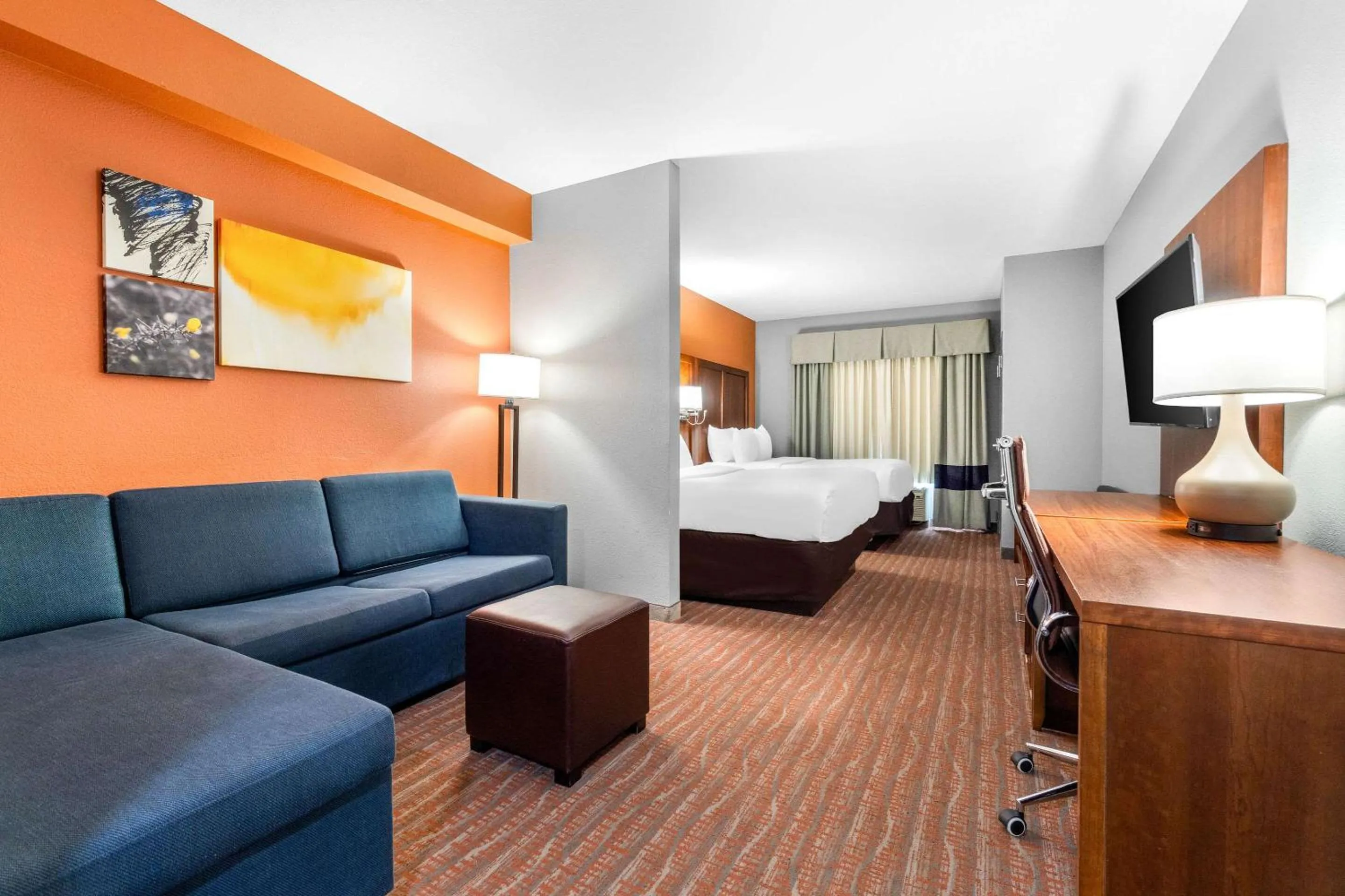 Bedroom, Bed in Comfort Suites Jackson I-40