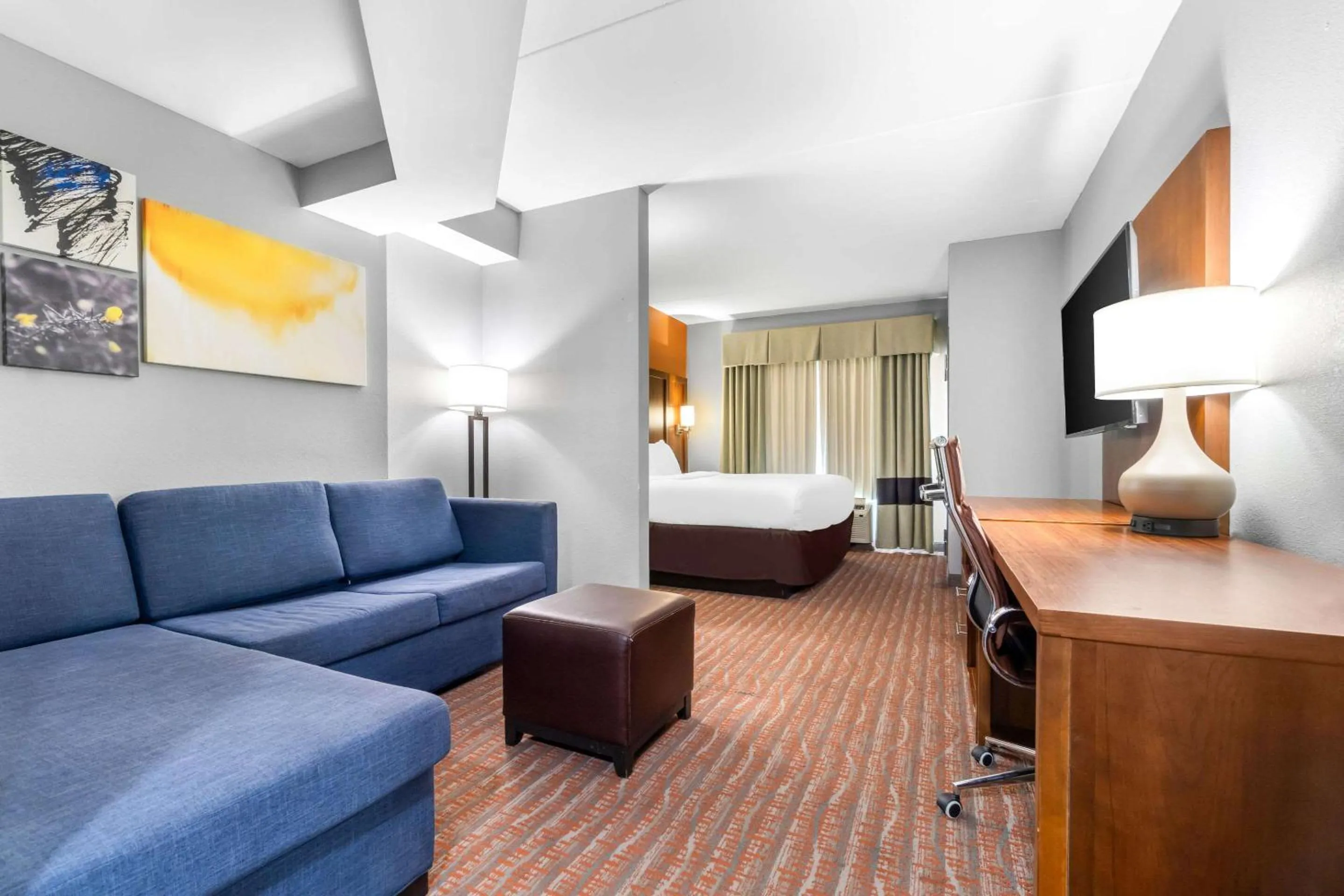 Bedroom in Comfort Suites Jackson I-40