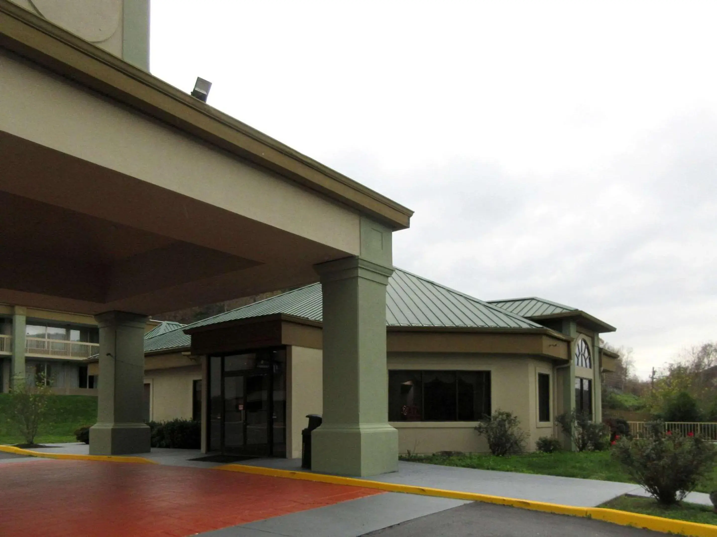 Property building in Quality Inn Property building in Quality Inn