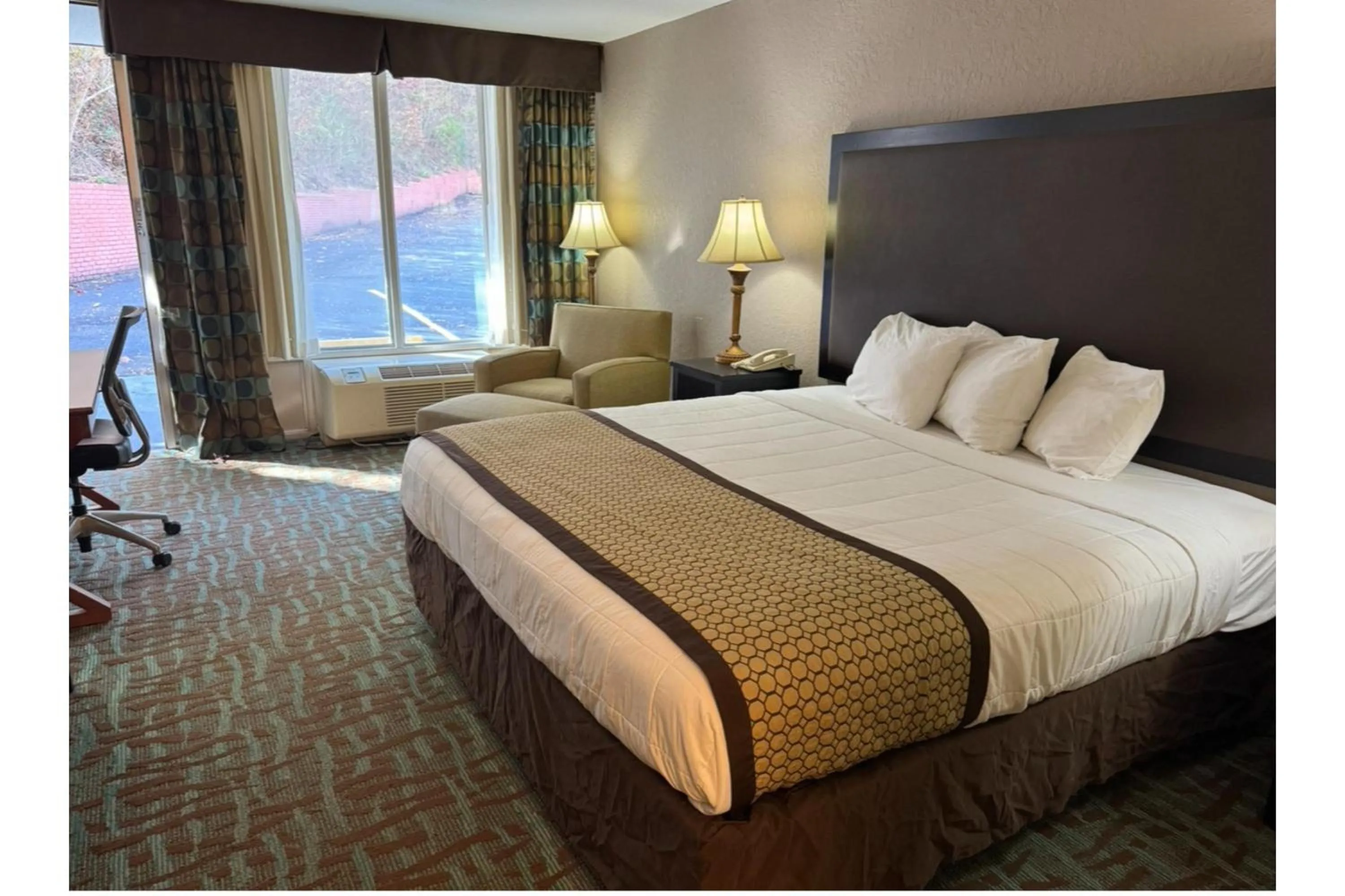 Bedroom, Bed in Baymont by Wyndham Harriman