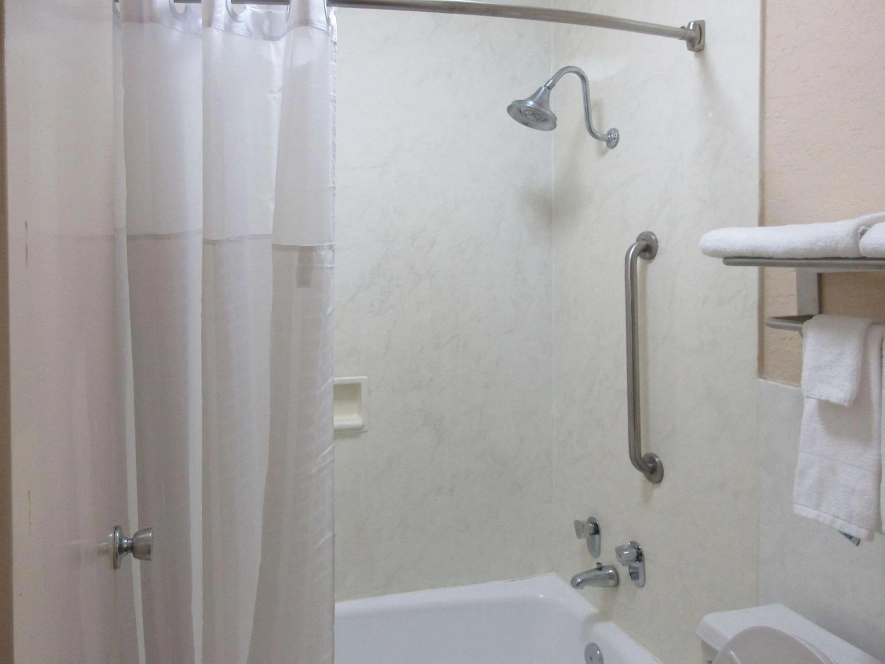 Bedroom in Quality Inn