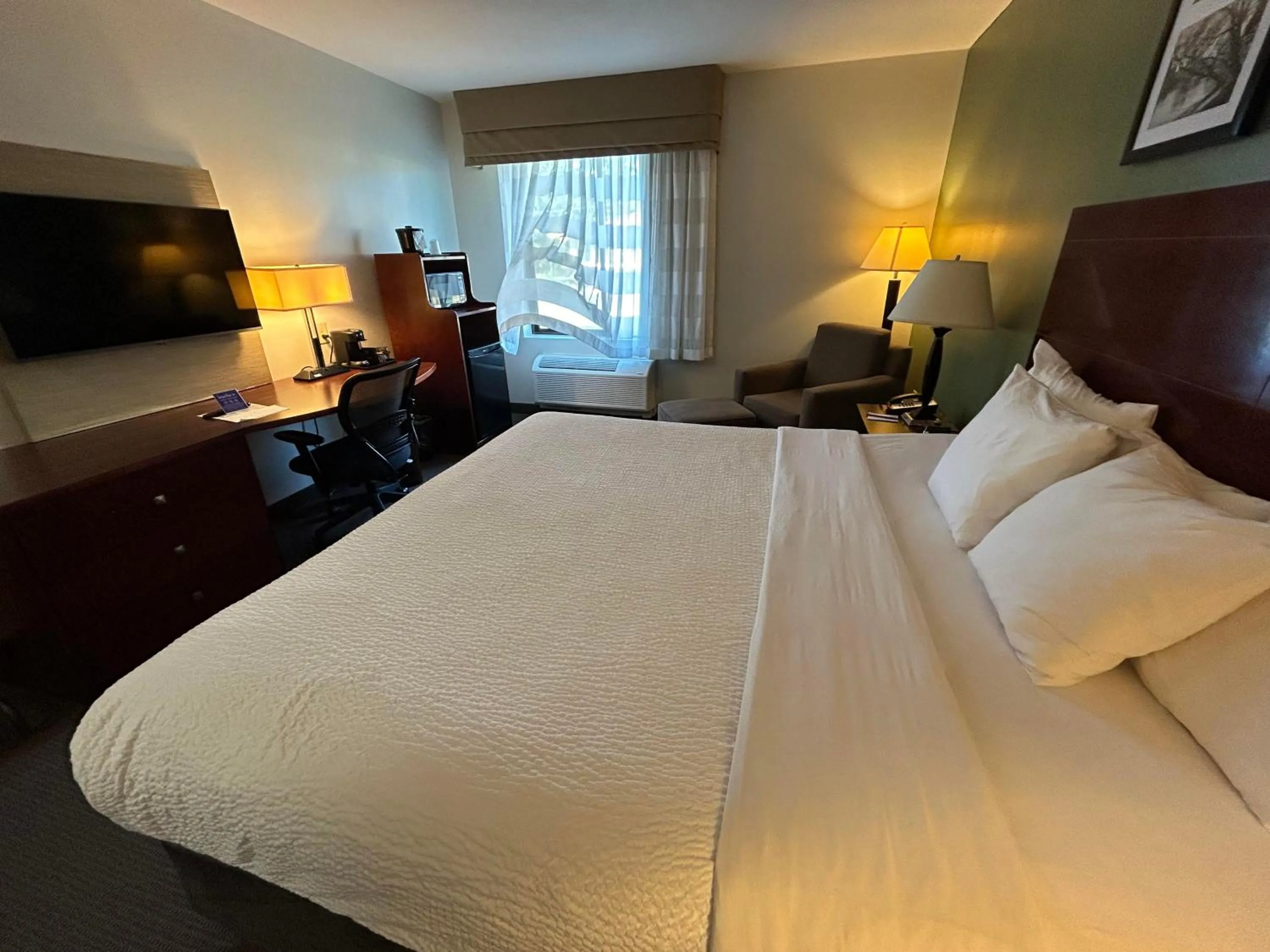 Bed in Sleep Inn & Suites Manchester near Arnold AFB