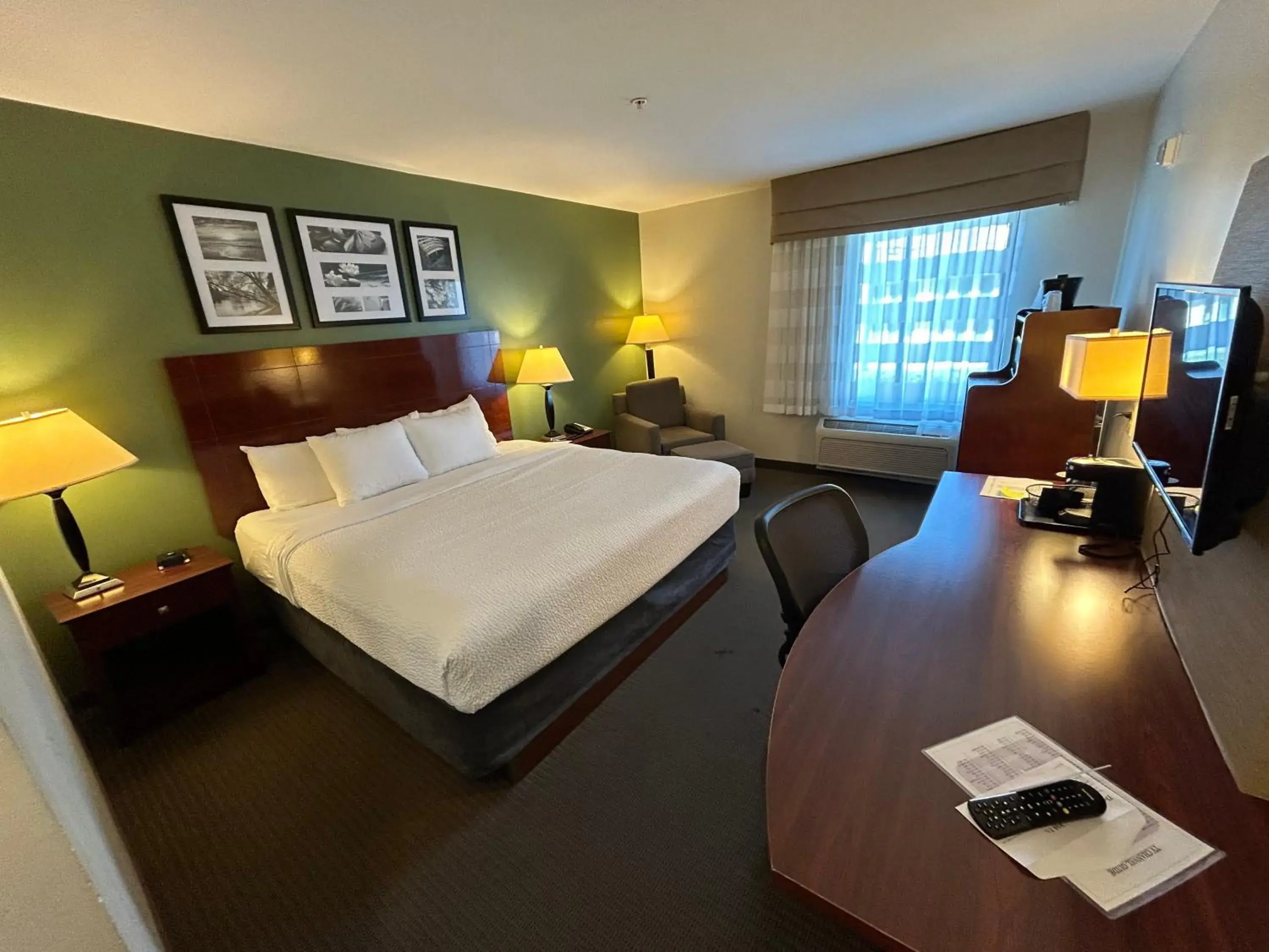 TV and multimedia, Bed in Sleep Inn & Suites Manchester near Arnold AFB TV and multimedia, Bed in Sleep Inn & Suites Manchester near Arnold AFB