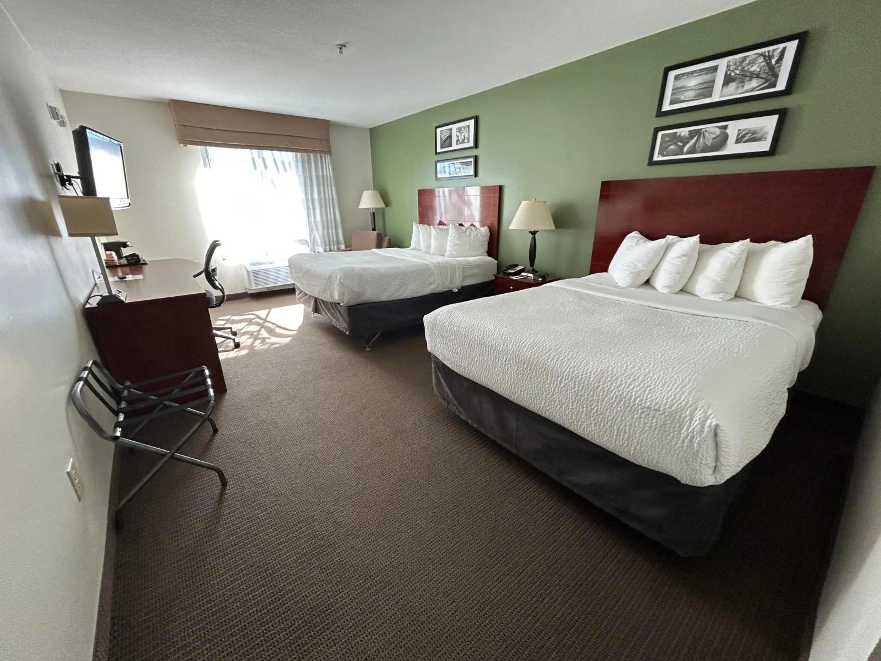 Photo of the whole room, Bed in Sleep Inn & Suites Manchester near Arnold AFB