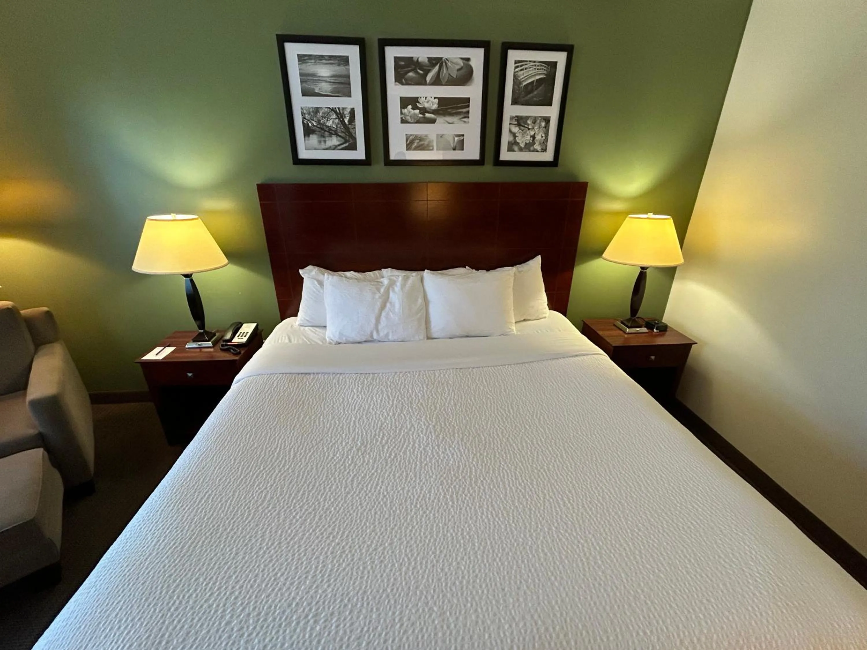 Bed in Sleep Inn & Suites Manchester near Arnold AFB