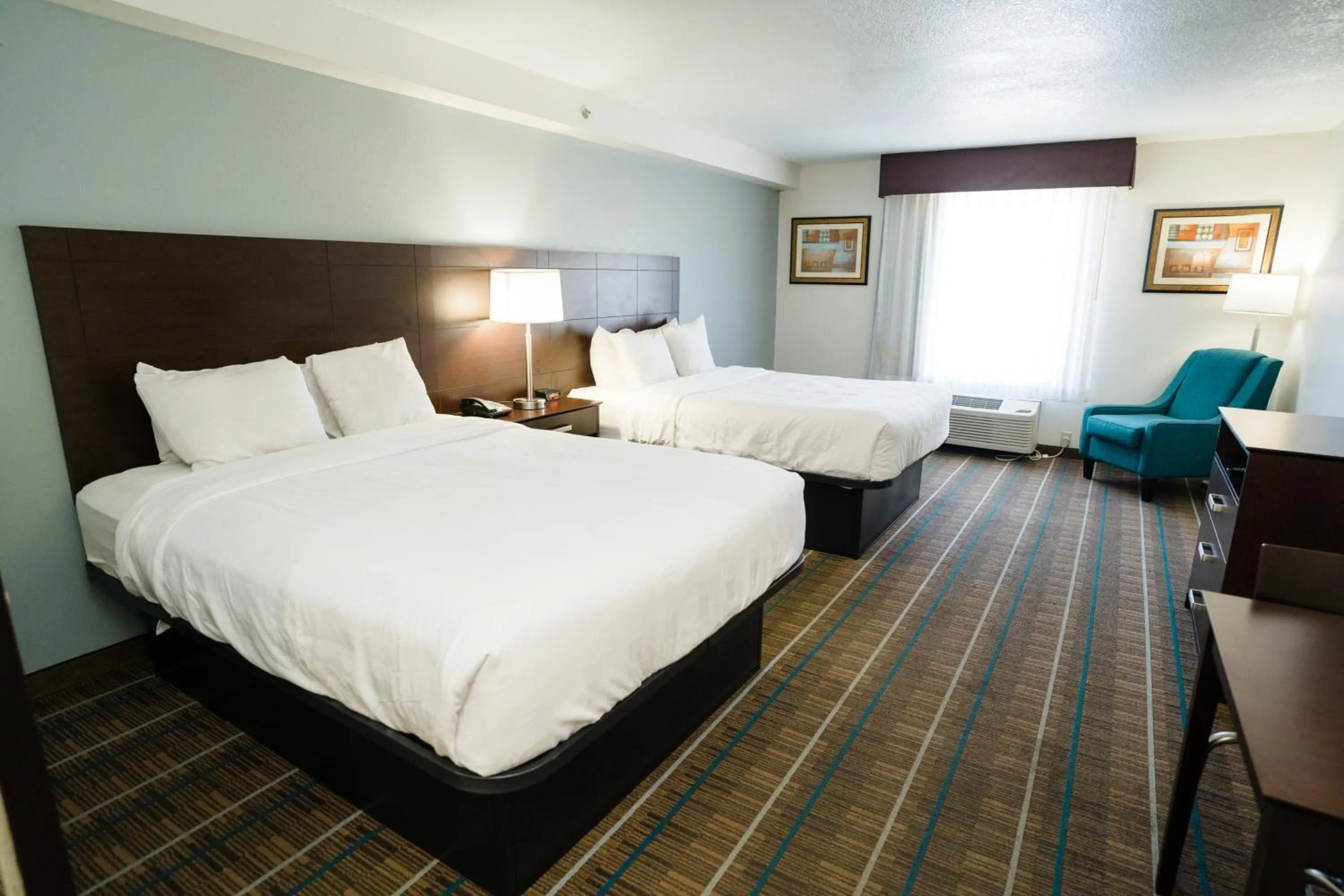 Bedroom, Bed in MainStay Suites Knoxville North I-75