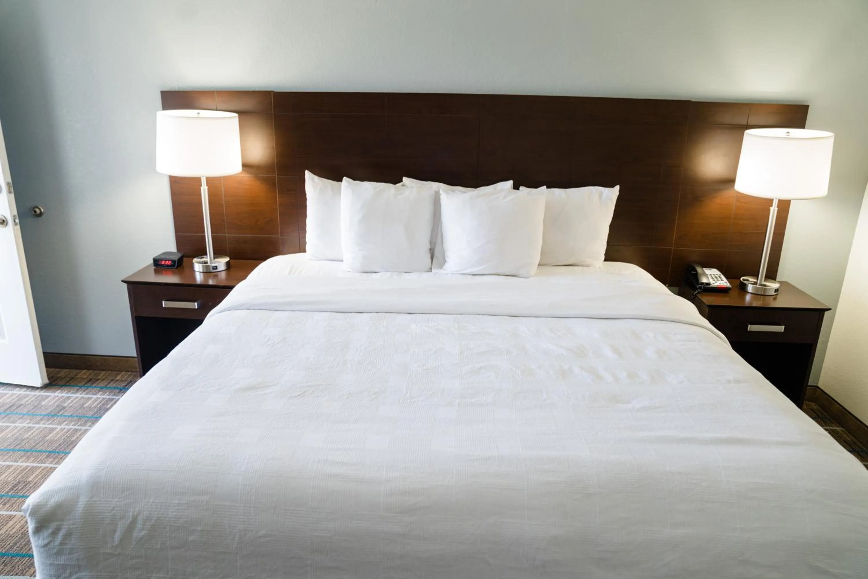 Bed in MainStay Suites Knoxville North I-75