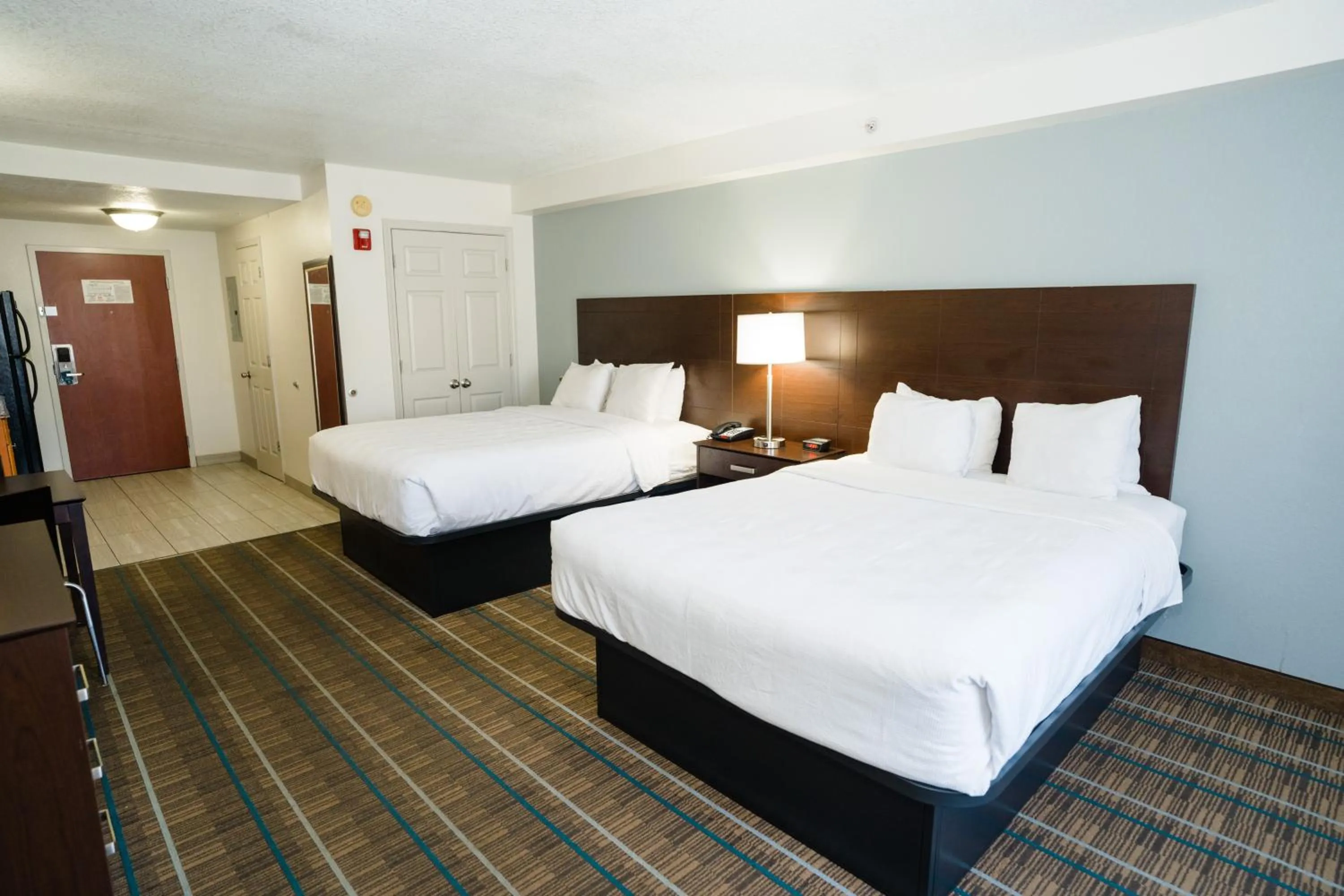 Bedroom, Bed in MainStay Suites Knoxville North I-75