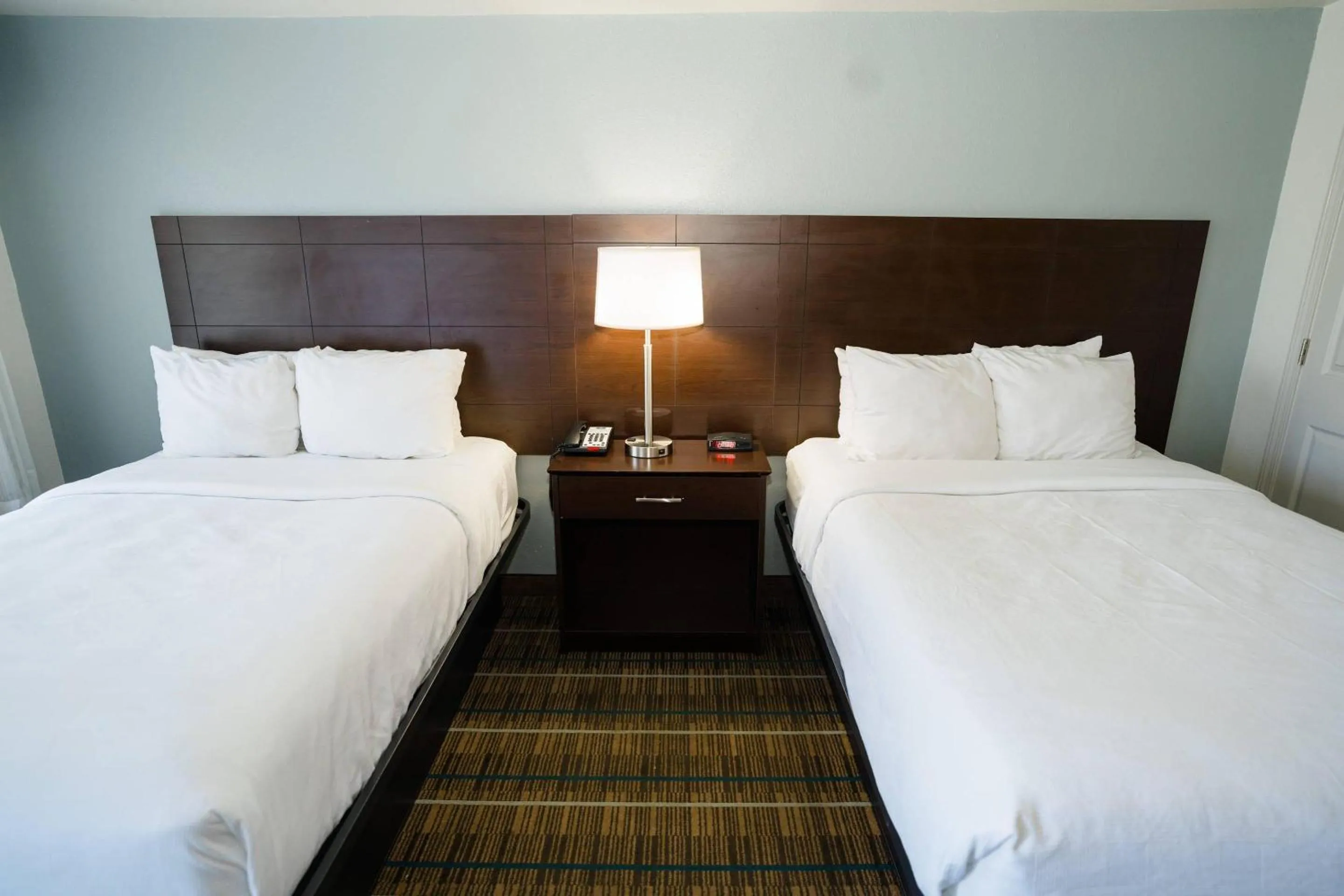 Bedroom, Bed in MainStay Suites Knoxville North I-75