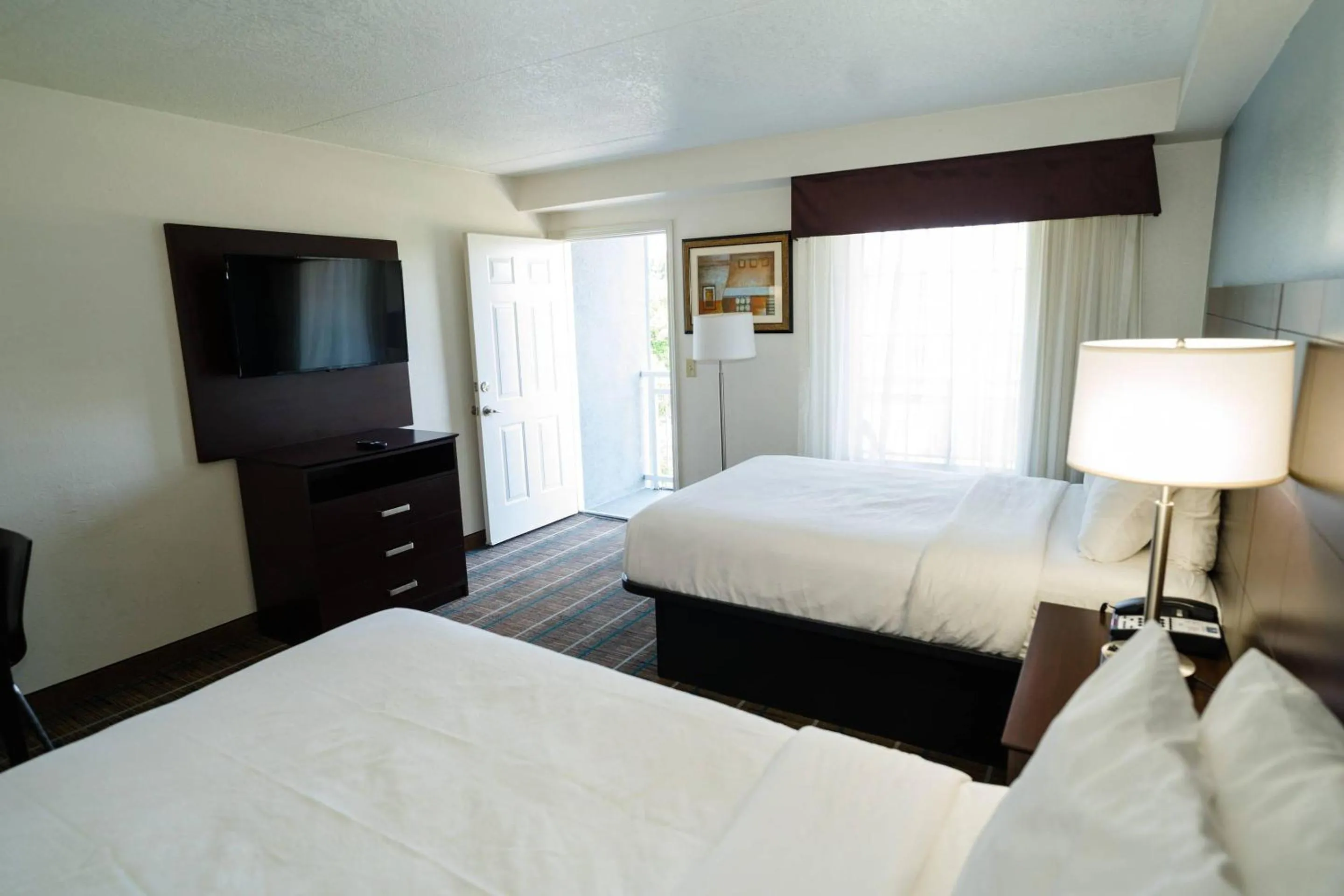 Bedroom, Bed in MainStay Suites Knoxville North I-75