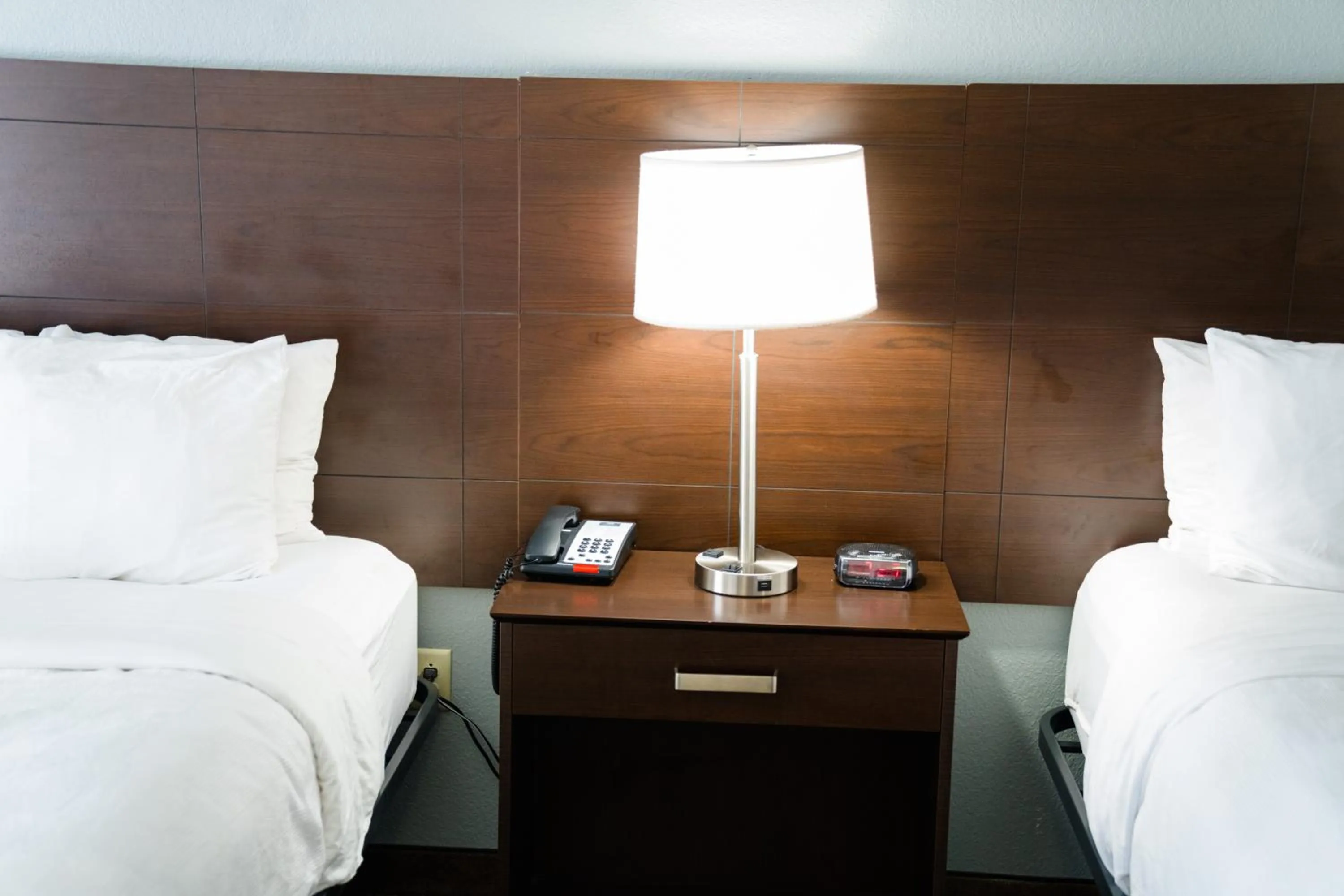 Bedroom, Bed in MainStay Suites Knoxville North I-75