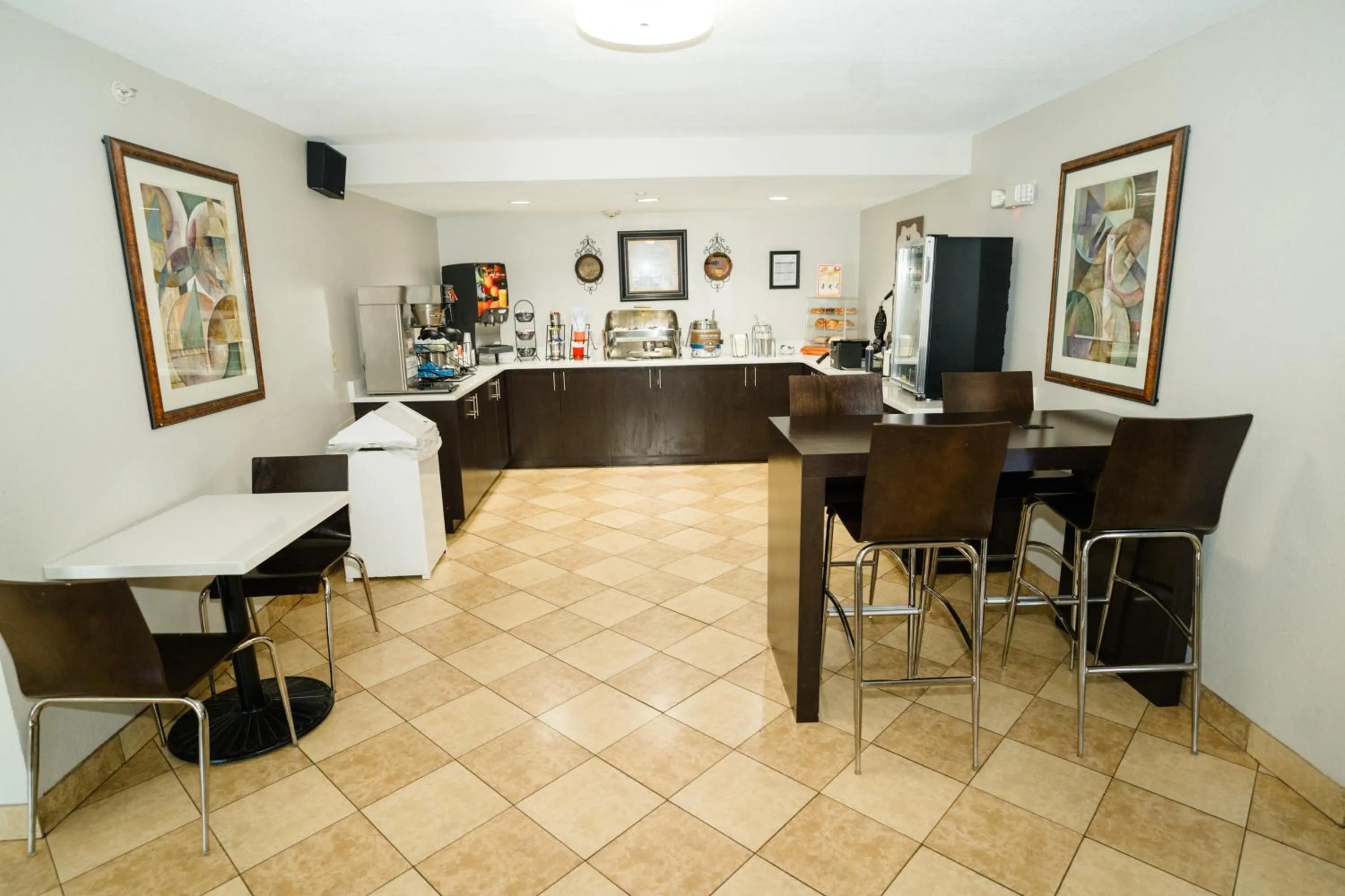 Seating area in MainStay Suites Knoxville North I-75