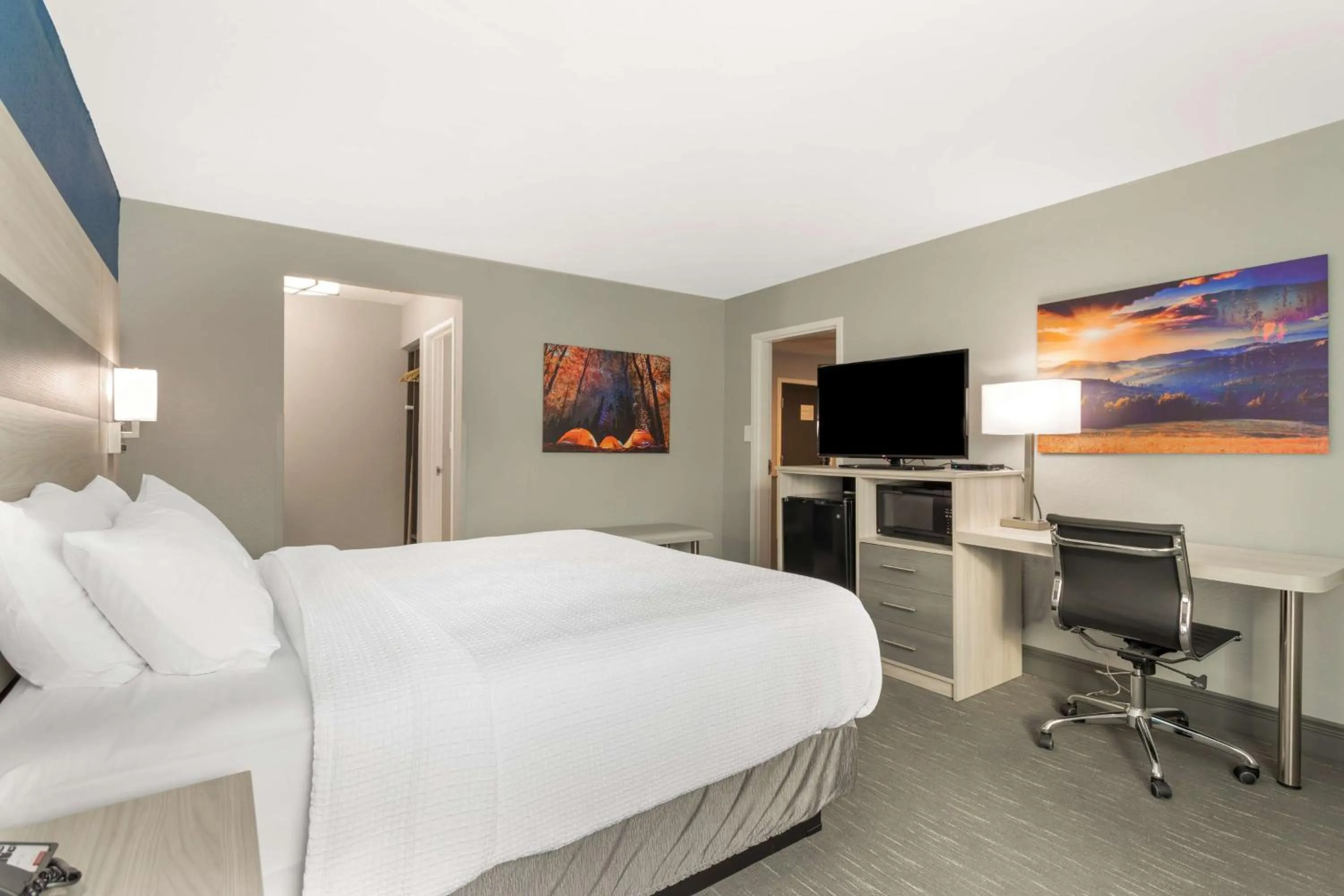 Photo of the whole room, Bed in Best Western Plus Magnolia Inn & Suites