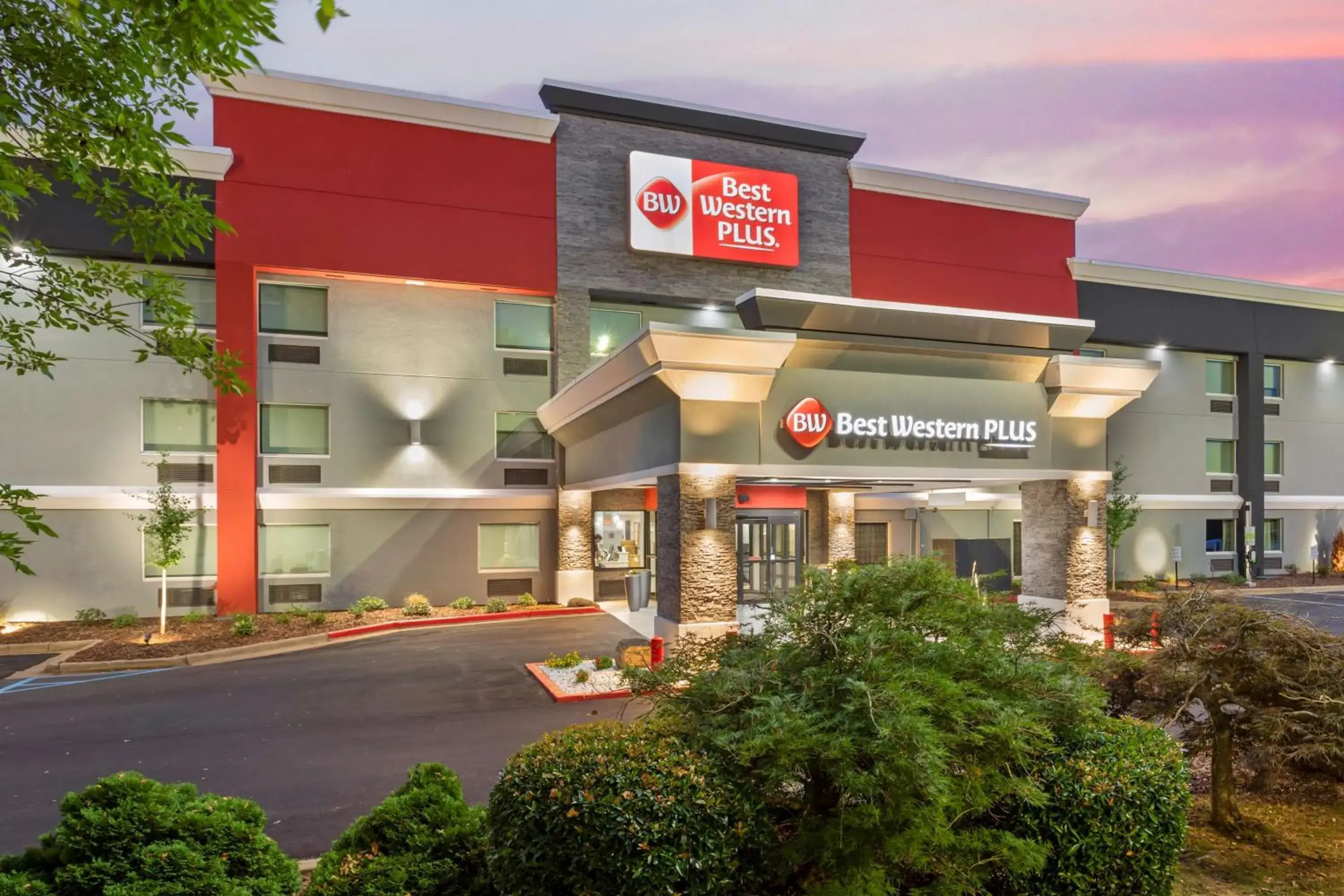 Property building in Best Western Plus Magnolia Inn & Suites Property building in Best Western Plus Magnolia Inn & Suites