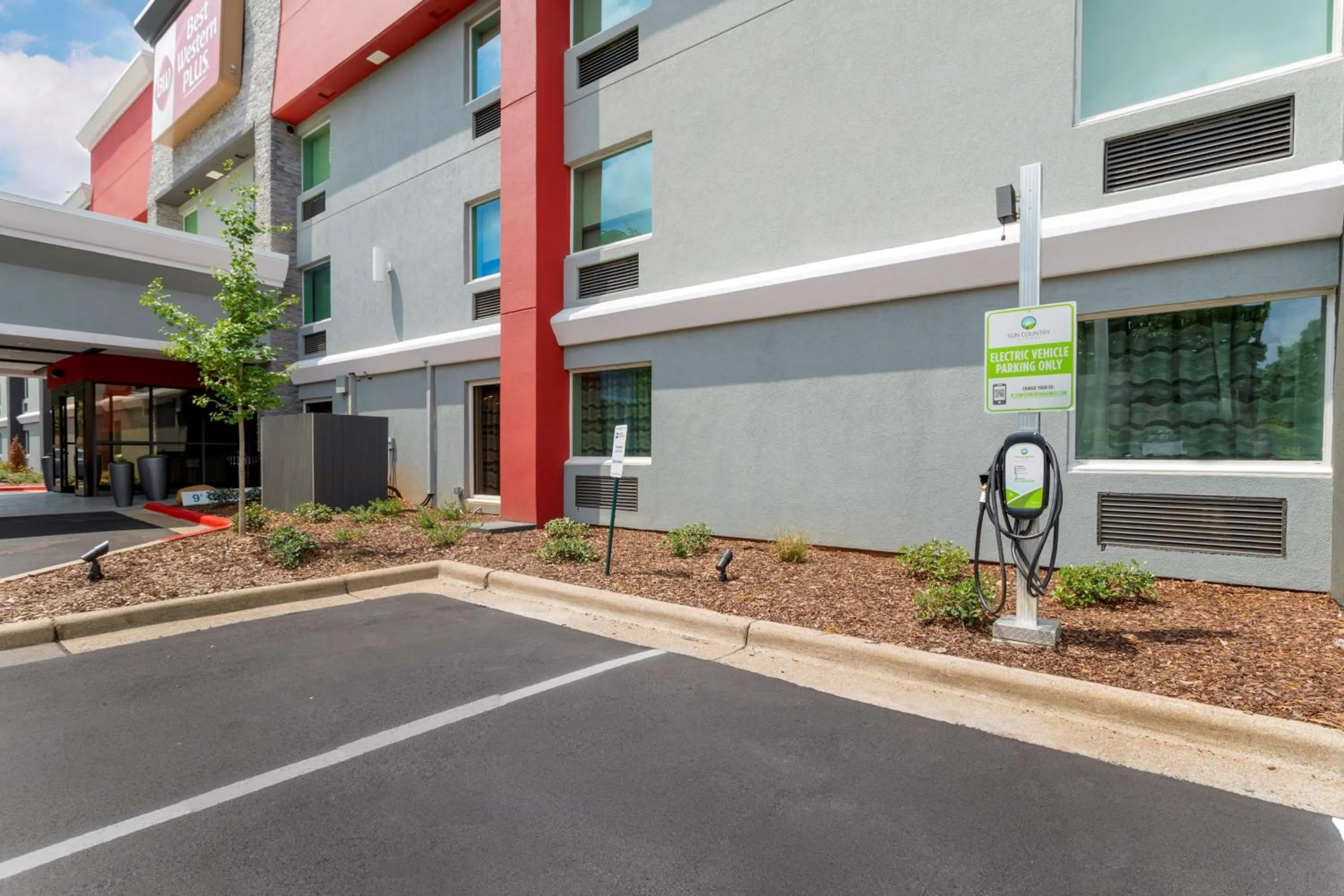 Property building in Best Western Plus Magnolia Inn & Suites