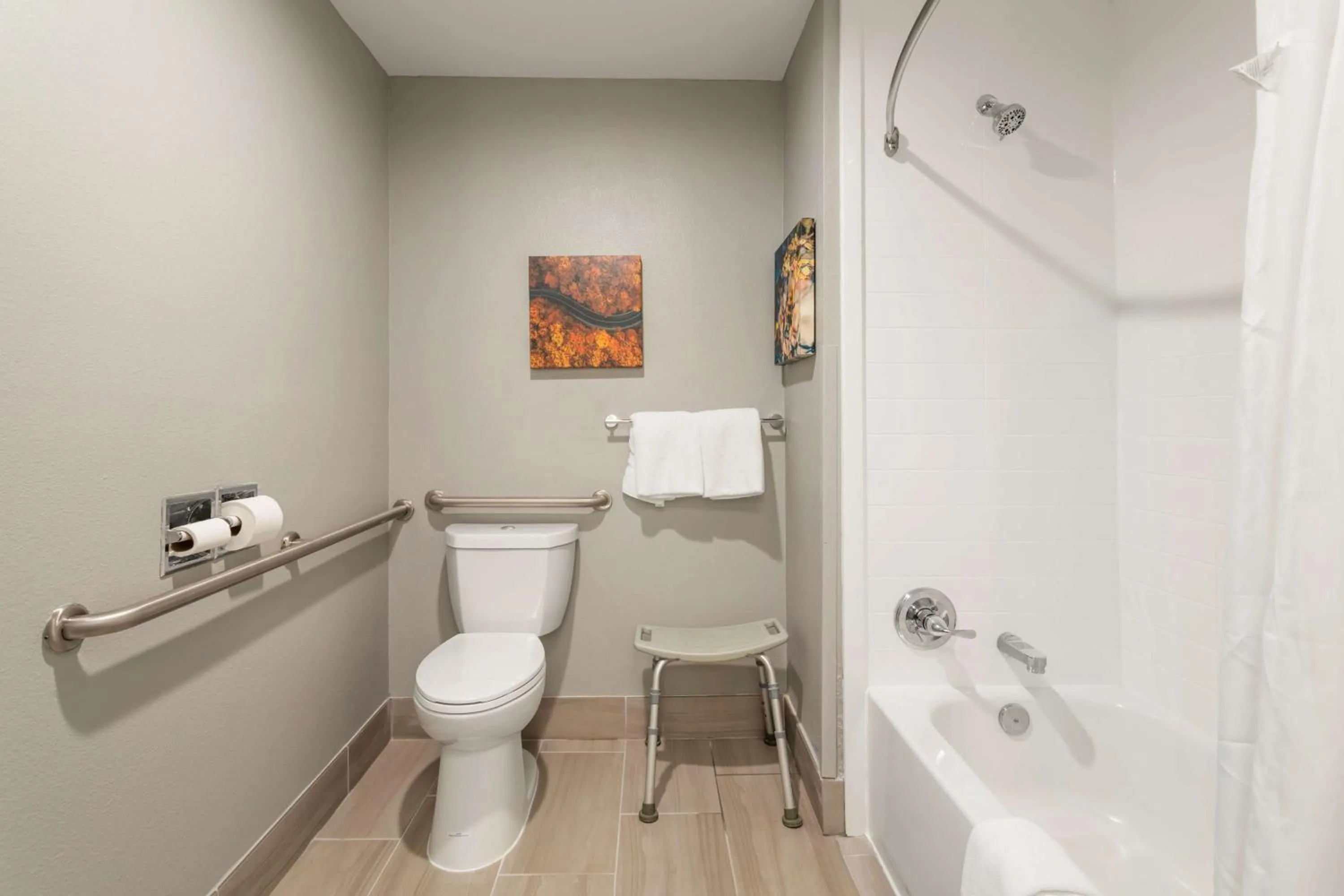 Bathroom in Best Western Plus Magnolia Inn & Suites