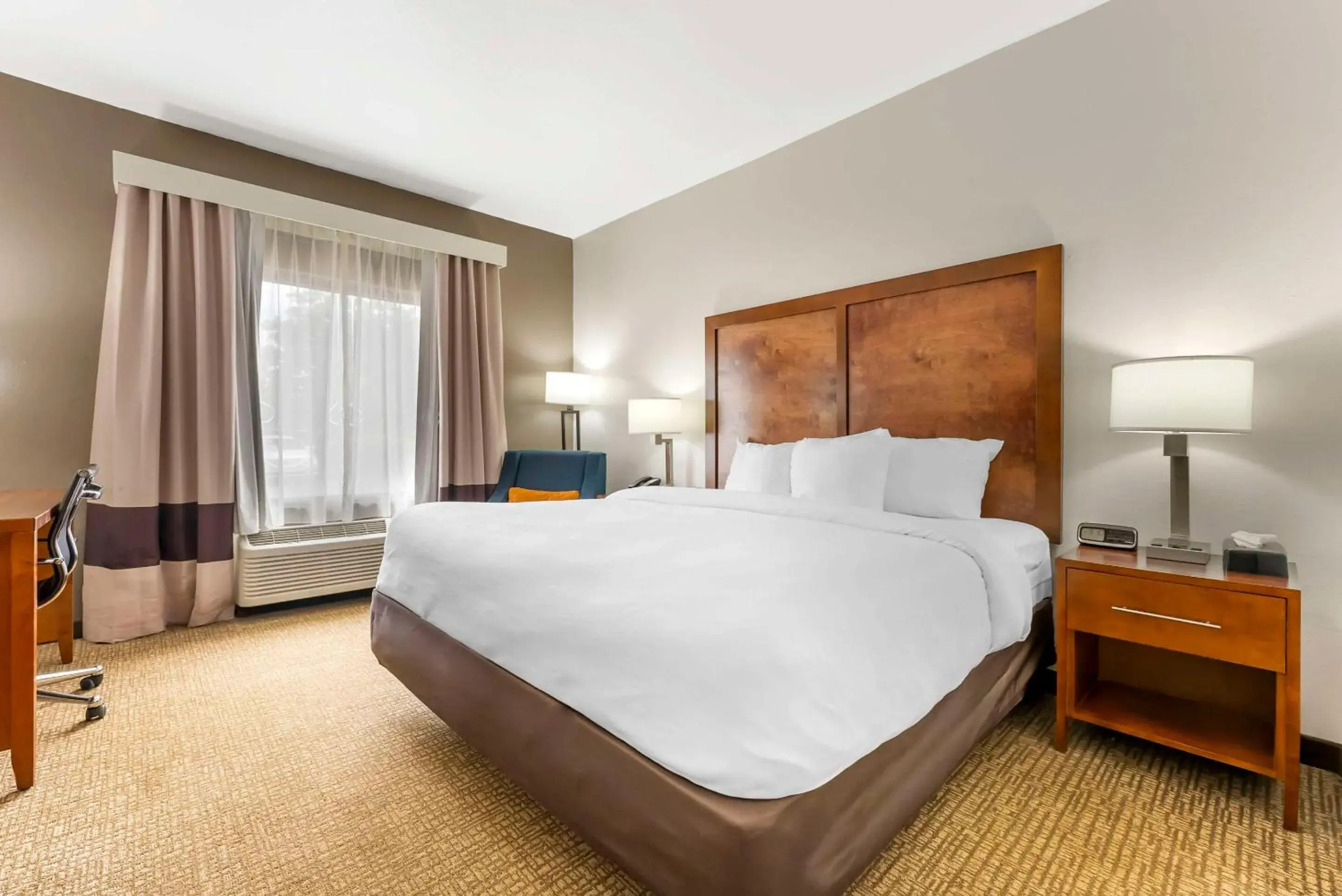 Bedroom, Bed in Comfort Inn Brownsville I-40 Bedroom, Bed in Comfort Inn Brownsville I-40