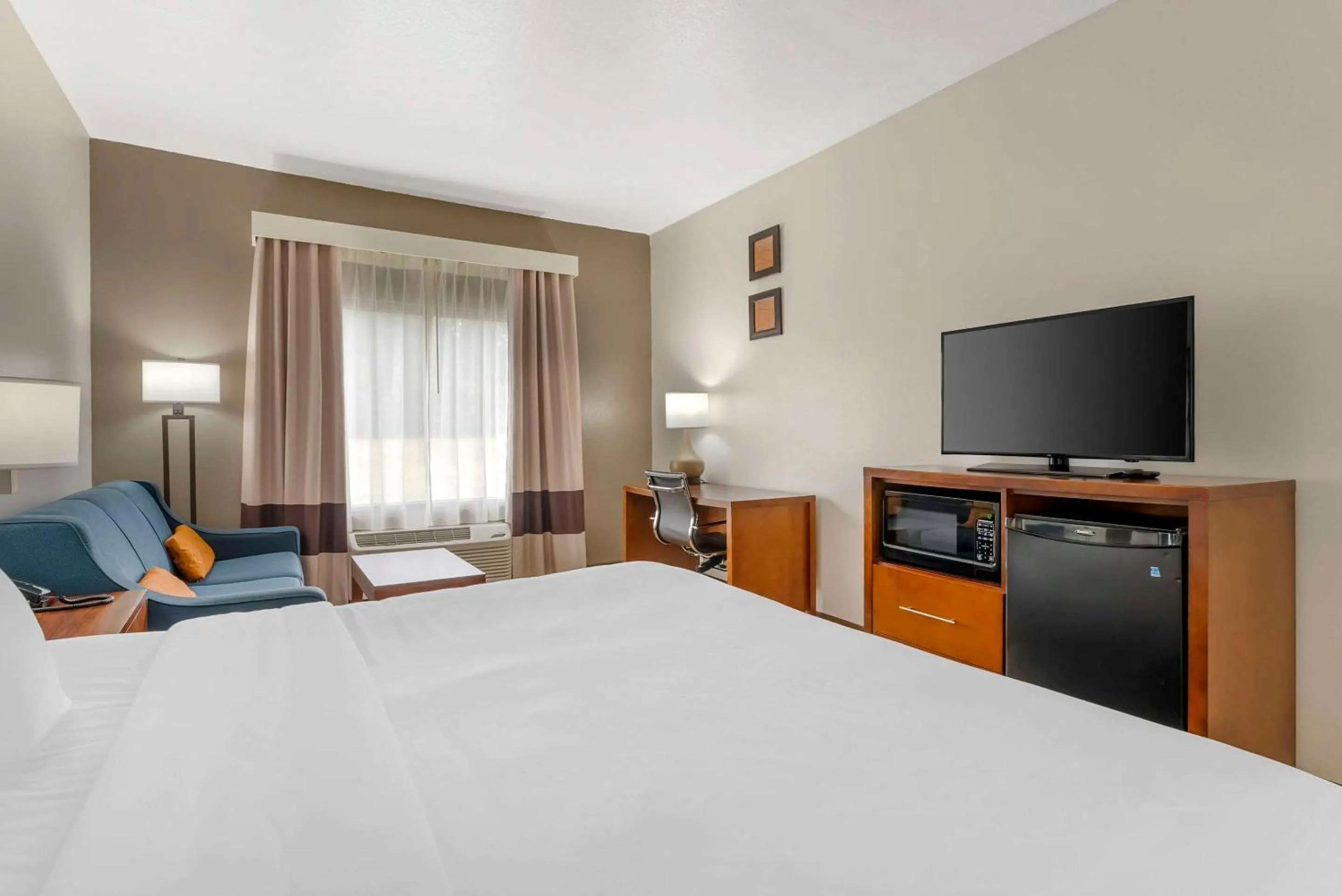 Bedroom, Bed in Comfort Inn Brownsville I-40