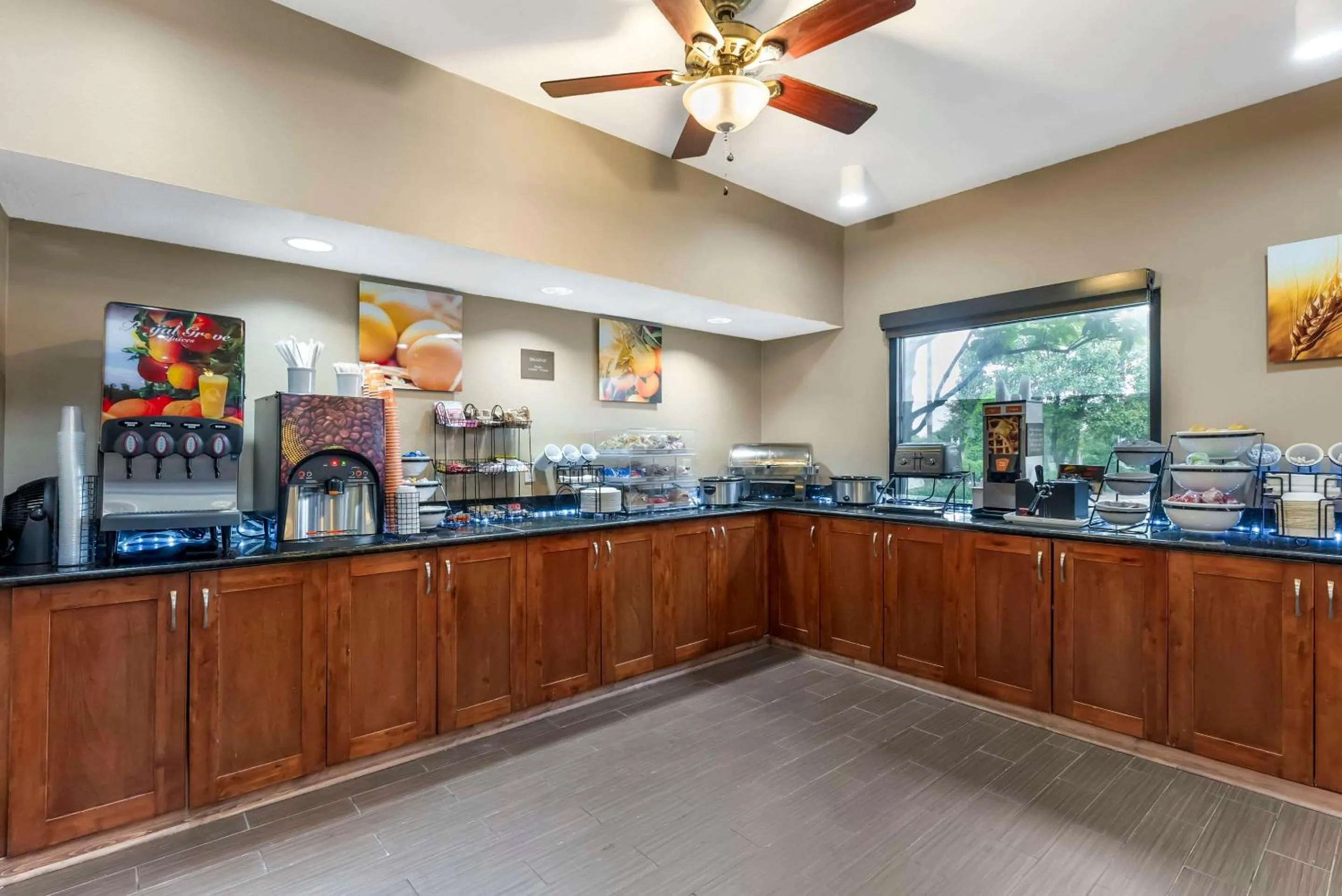 Breakfast in Comfort Inn Brownsville I-40