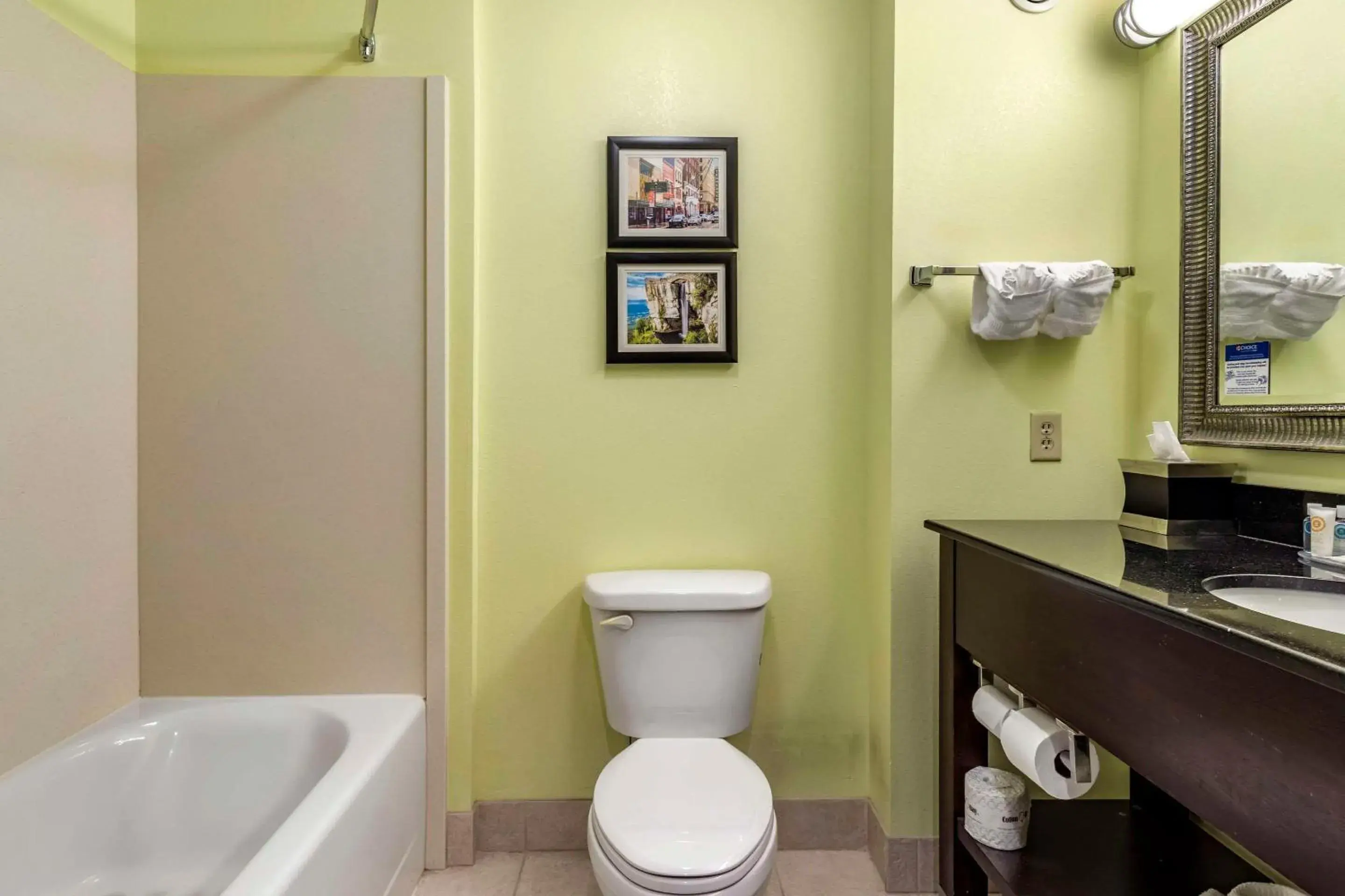 Bedroom in Comfort Inn Athens I - 75 Bedroom in Comfort Inn Athens I - 75