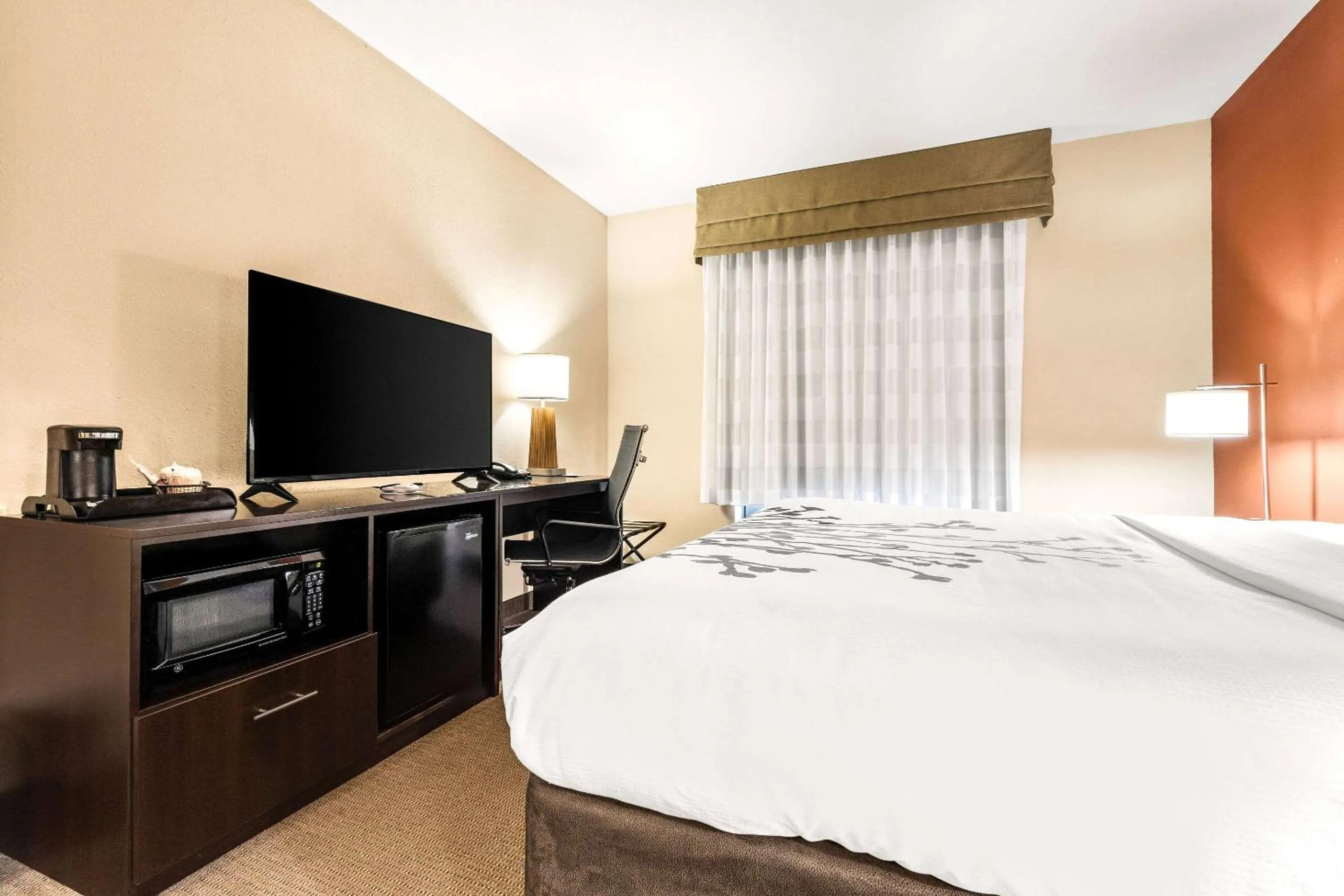 Bedroom, Bed in Sleep Inn & Suites Dyersburg I-155