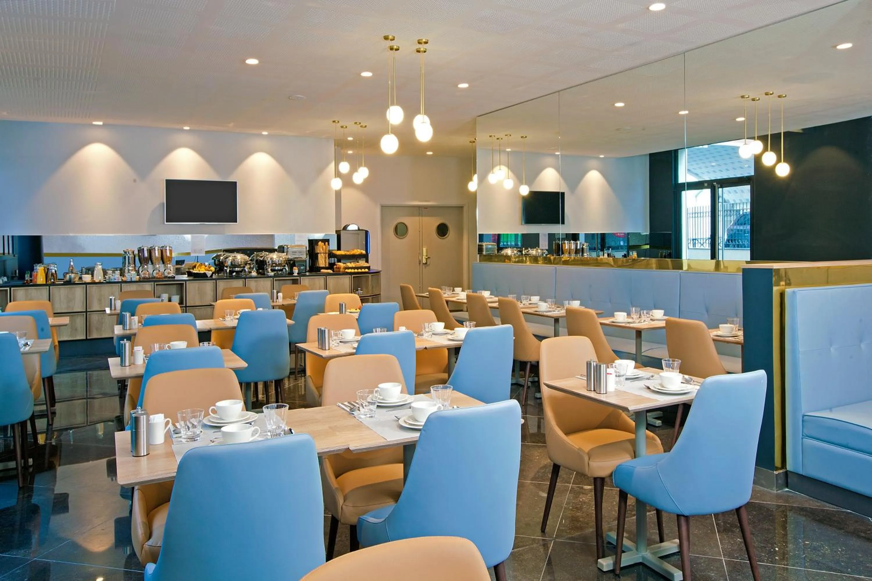 Buffet breakfast in Residhome Puteaux La défense