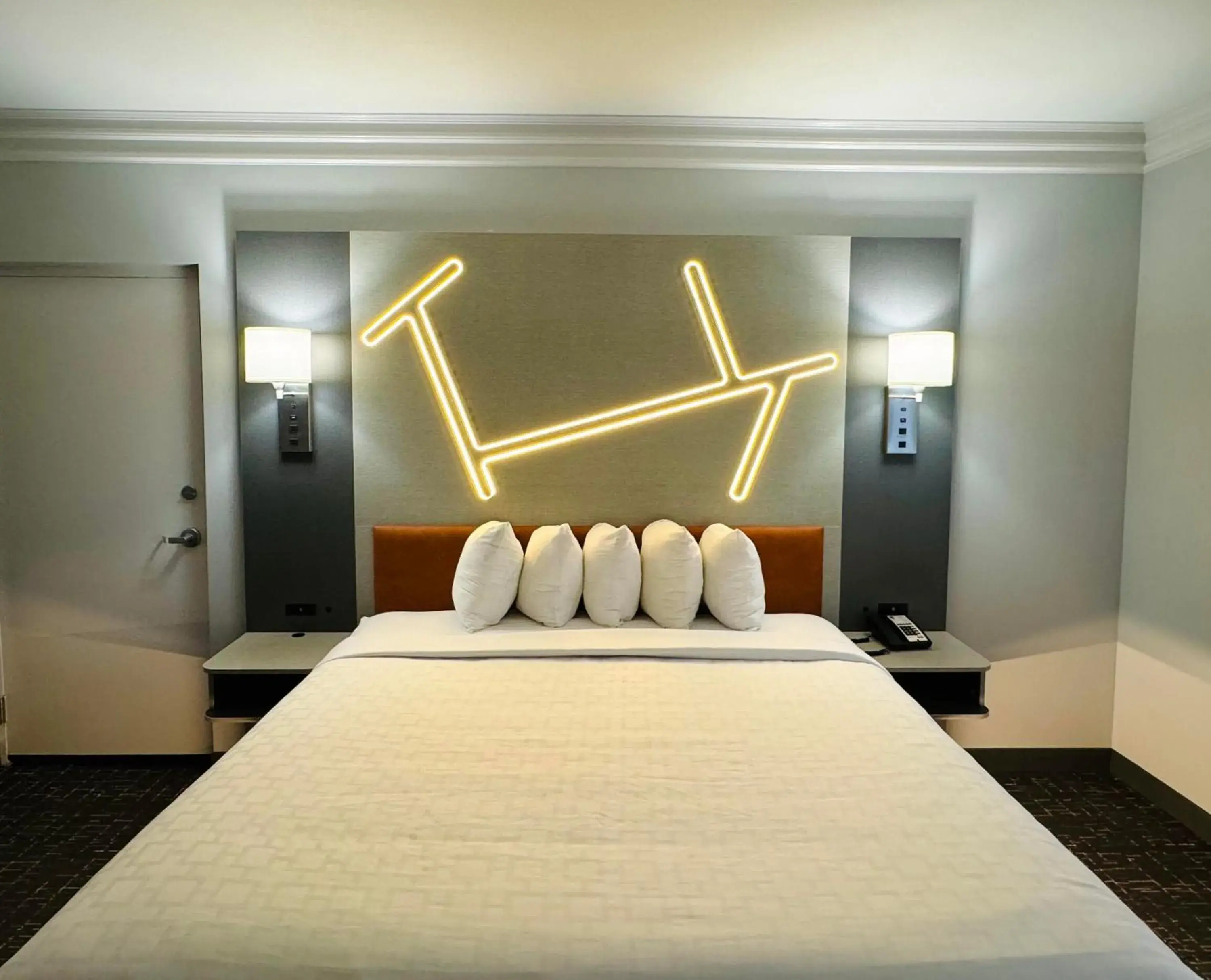 Photo of the whole room, Bed in The Walden, Trademark Collection By Wyndham Photo of the whole room, Bed in The Walden, Trademark Collection By Wyndham