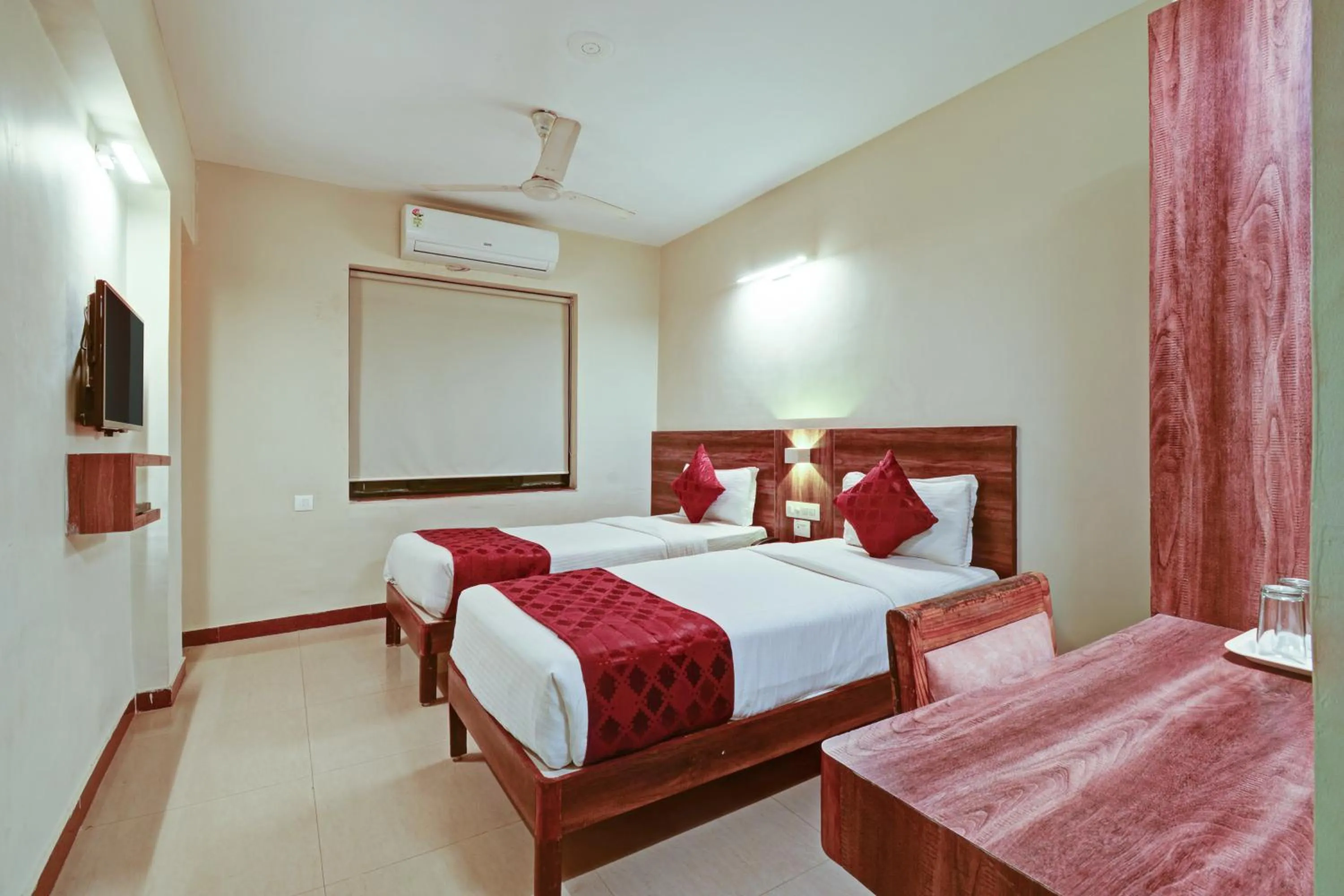 Photo of the whole room, Bed in SRTC Hotel Aspire