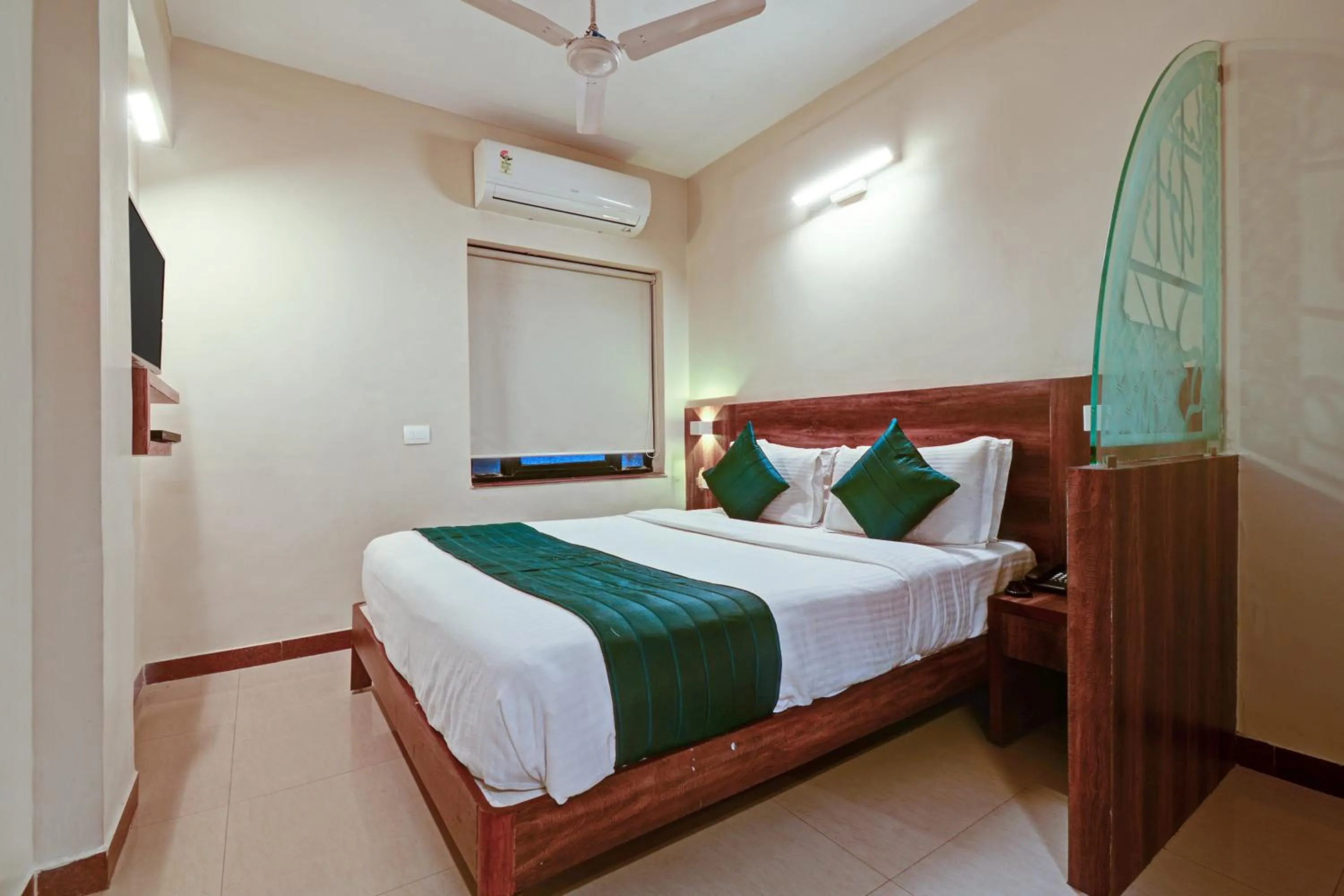 Photo of the whole room, Bed in SRTC Hotel Aspire