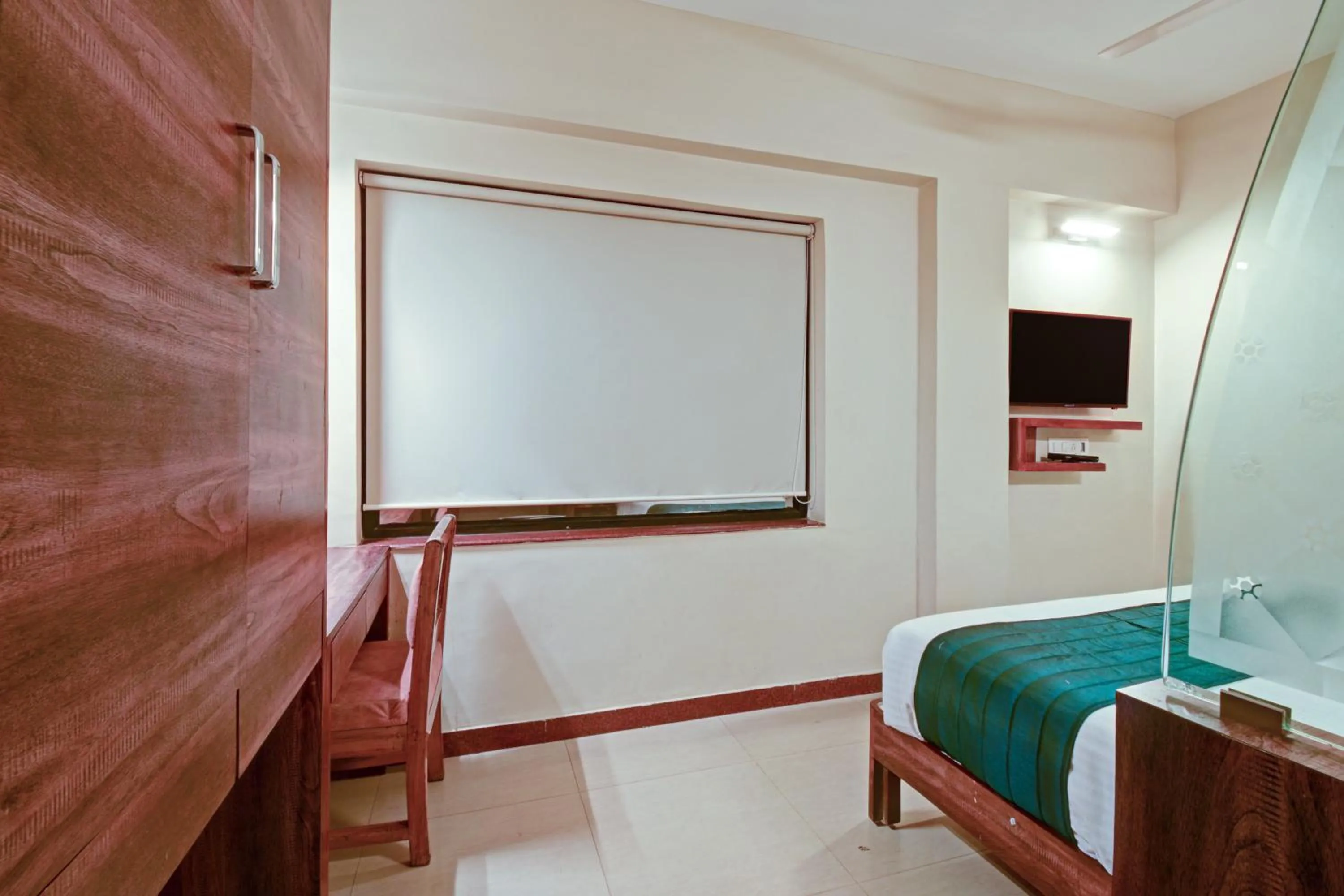 Communal lounge/ TV room, Bed in SRTC Hotel Aspire