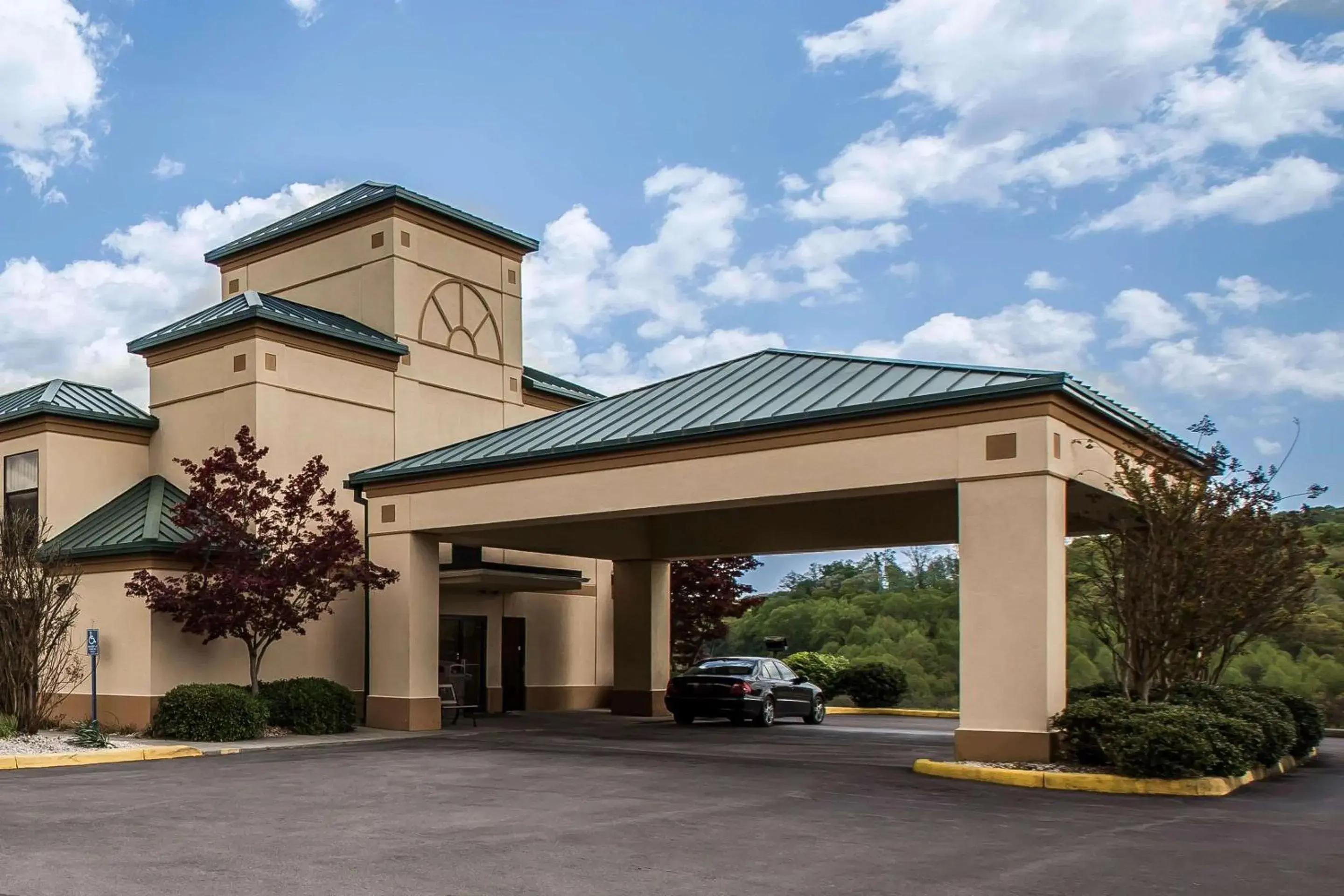 Property building in Quality Inn Rogersville Property building in Quality Inn Rogersville